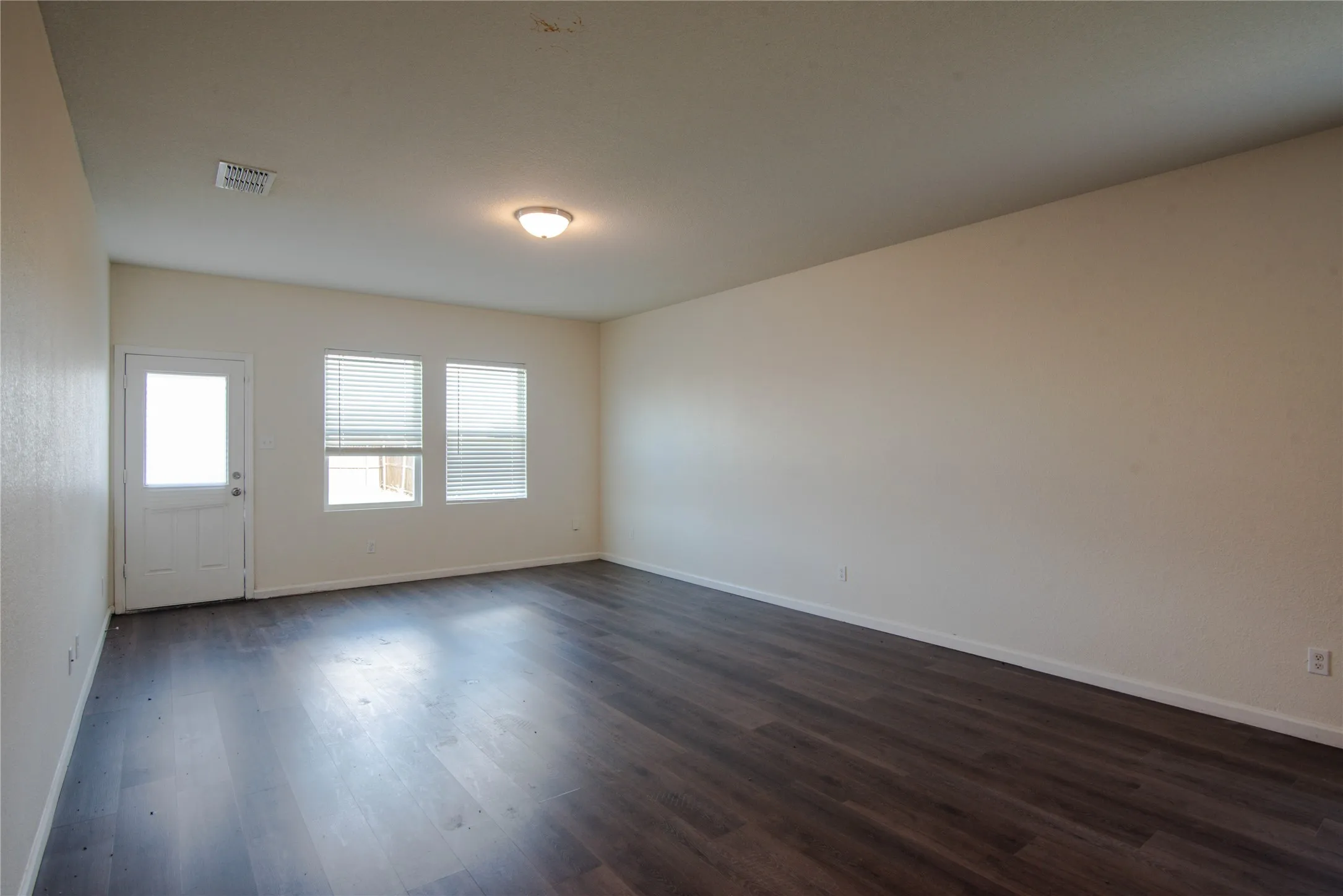Single Family Residence For Rent in Kaufman County , 6427 Bishop Drive, Forney, Texas 75126, 5 Bedroom, 2 Bathroom, 2 Garage spaces, 2,590 Sqft, built in 2021, mls#21396722, Real Estate Agent in Forney, Homes For Rent in Kaufman county, Homes For Rent in Forney, Realtor in Forney Texas, Real Estate Brokerage Independent Realty Texas, Luminita Cordes Realtor