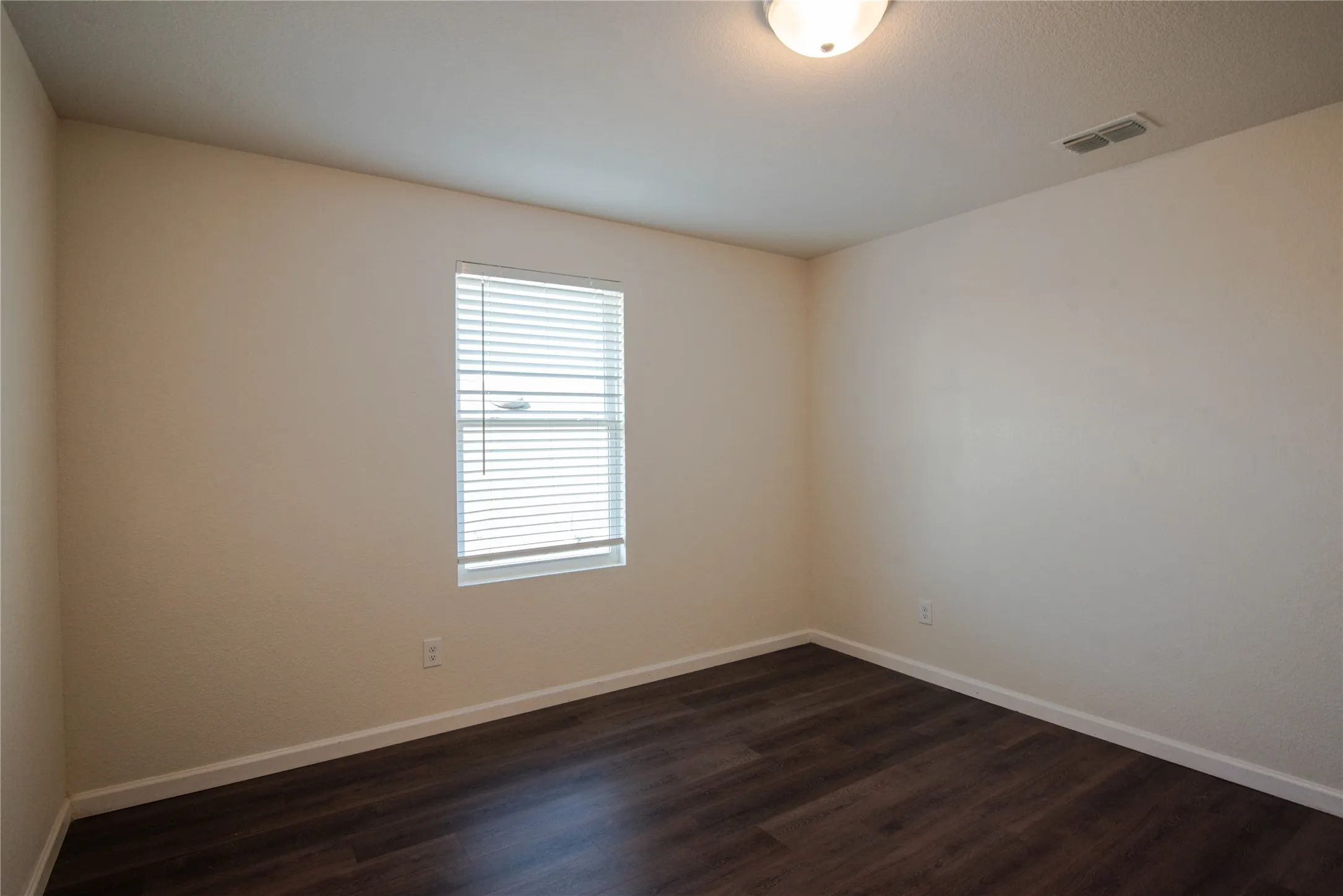 Single Family Residence For Rent in Kaufman County , 6427 Bishop Drive, Forney, Texas 75126, 5 Bedroom, 2 Bathroom, 2 Garage spaces, 2,590 Sqft, built in 2021, mls#21396722, Real Estate Agent in Forney, Homes For Rent in Kaufman county, Homes For Rent in Forney, Realtor in Forney Texas, Real Estate Brokerage Independent Realty Texas, Luminita Cordes Realtor