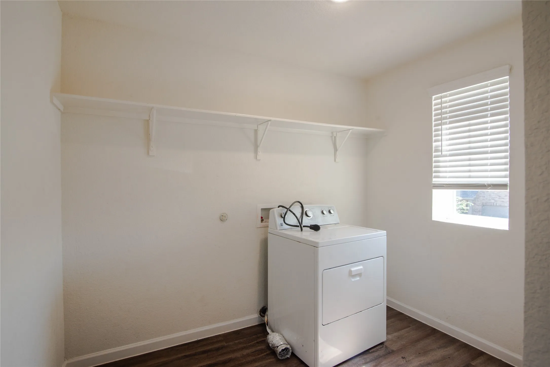 Single Family Residence For Rent in Kaufman County , 6427 Bishop Drive, Forney, Texas 75126, 5 Bedroom, 2 Bathroom, 2 Garage spaces, 2,590 Sqft, built in 2021, mls#21396722, Real Estate Agent in Forney, Homes For Rent in Kaufman county, Homes For Rent in Forney, Realtor in Forney Texas, Real Estate Brokerage Independent Realty Texas, Luminita Cordes Realtor