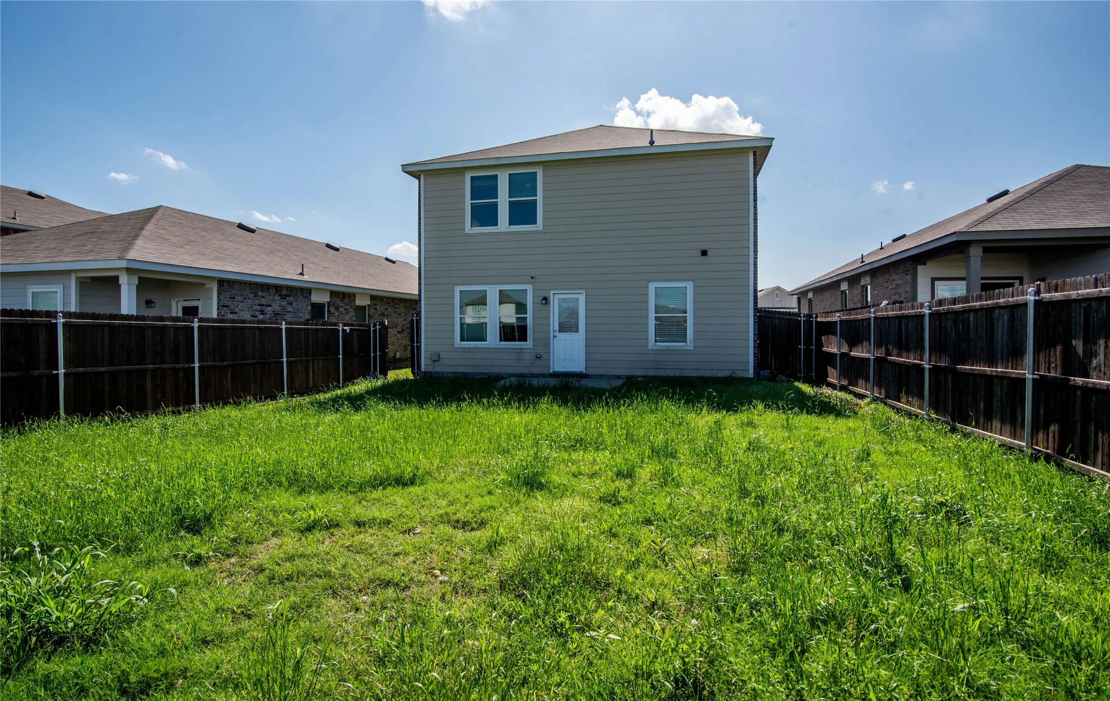 Single Family Residence For Rent in Kaufman County , 6427 Bishop Drive, Forney, Texas 75126, 5 Bedroom, 2 Bathroom, 2 Garage spaces, 2,590 Sqft, built in 2021, mls#21396722, Real Estate Agent in Forney, Homes For Rent in Kaufman county, Homes For Rent in Forney, Realtor in Forney Texas, Real Estate Brokerage Independent Realty Texas, Luminita Cordes Realtor