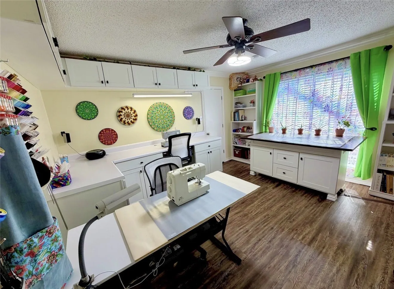 Townhouse For Sale in Tarrant County , 2709 Fairway Park Street, Grand Prairie, Texas 75050, 2 Bedroom, 2 Bathroom, 2 Garage spaces, 1,509 Sqft, built in 1980, mls#21396539, Real Estate Agent in Grand Prairie, Homes For Sale in Tarrant county, Homes For Sale in Grand Prairie, Realtor in Grand Prairie Texas, Real Estate Brokerage Independent Realty Texas, Luminita Cordes Realtor