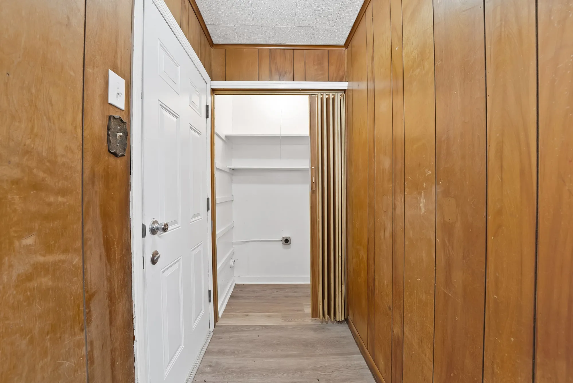 Single Family Residence For Rent in Tarrant County , 2309 8th Avenue, Fort Worth, Texas 76110, 2 Bedroom, 1 Bathroom, 1 Garage spaces, 896 Sqft, built in 1952, mls#21394255, Real Estate Agent in Fort Worth, Homes For Rent in Tarrant county, Homes For Rent in Fort Worth, Realtor in Fort Worth Texas, Real Estate Brokerage Independent Realty Texas, Luminita Cordes Realtor