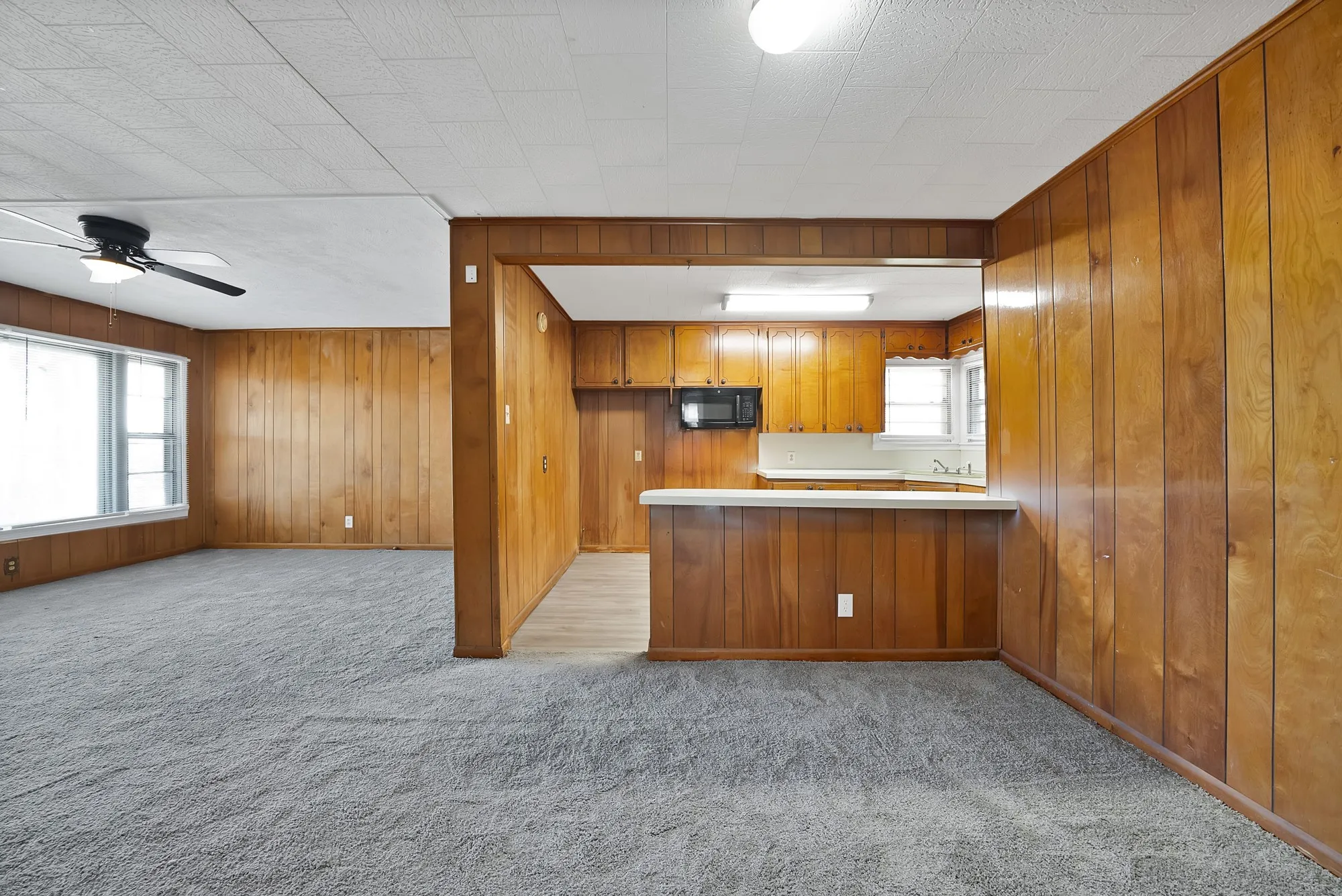 Single Family Residence For Rent in Tarrant County , 2309 8th Avenue, Fort Worth, Texas 76110, 2 Bedroom, 1 Bathroom, 1 Garage spaces, 896 Sqft, built in 1952, mls#21394255, Real Estate Agent in Fort Worth, Homes For Rent in Tarrant county, Homes For Rent in Fort Worth, Realtor in Fort Worth Texas, Real Estate Brokerage Independent Realty Texas, Luminita Cordes Realtor