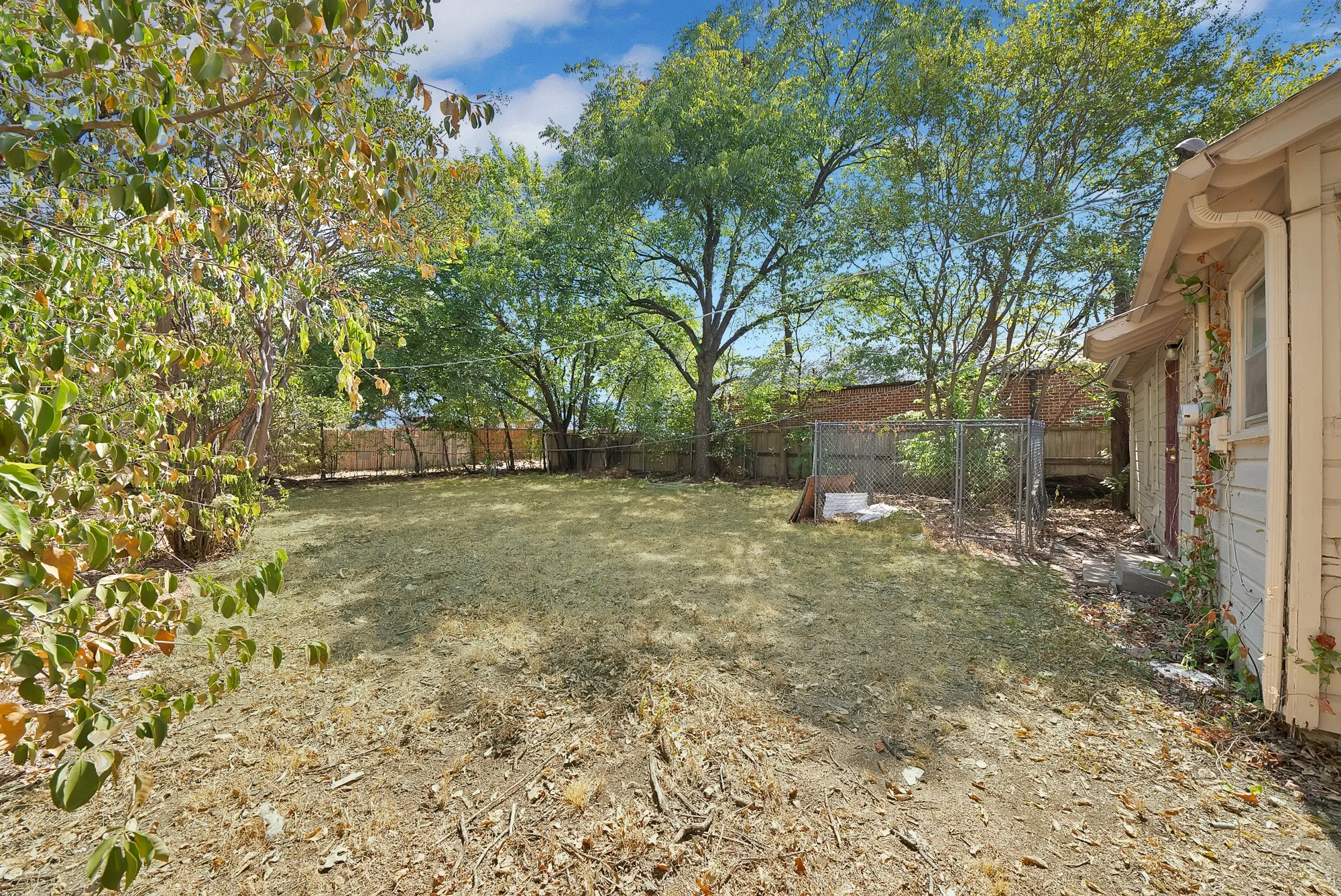 Single Family Residence For Rent in Tarrant County , 2309 8th Avenue, Fort Worth, Texas 76110, 2 Bedroom, 1 Bathroom, 1 Garage spaces, 896 Sqft, built in 1952, mls#21394255, Real Estate Agent in Fort Worth, Homes For Rent in Tarrant county, Homes For Rent in Fort Worth, Realtor in Fort Worth Texas, Real Estate Brokerage Independent Realty Texas, Luminita Cordes Realtor