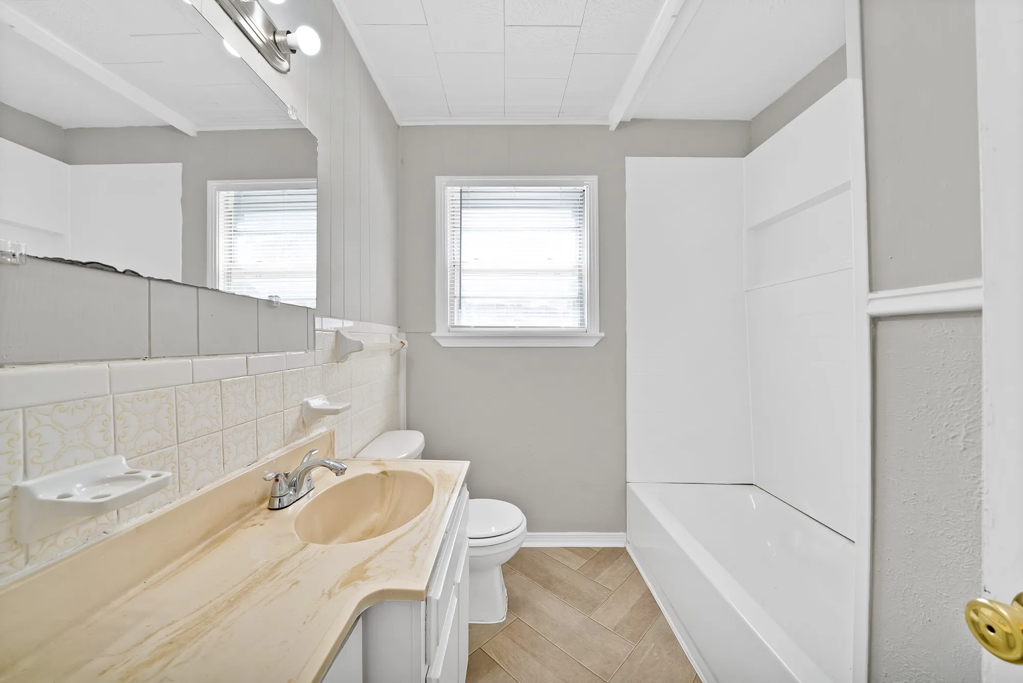 Single Family Residence For Rent in Tarrant County , 2309 8th Avenue, Fort Worth, Texas 76110, 2 Bedroom, 1 Bathroom, 1 Garage spaces, 896 Sqft, built in 1952, mls#21394255, Real Estate Agent in Fort Worth, Homes For Rent in Tarrant county, Homes For Rent in Fort Worth, Realtor in Fort Worth Texas, Real Estate Brokerage Independent Realty Texas, Luminita Cordes Realtor
