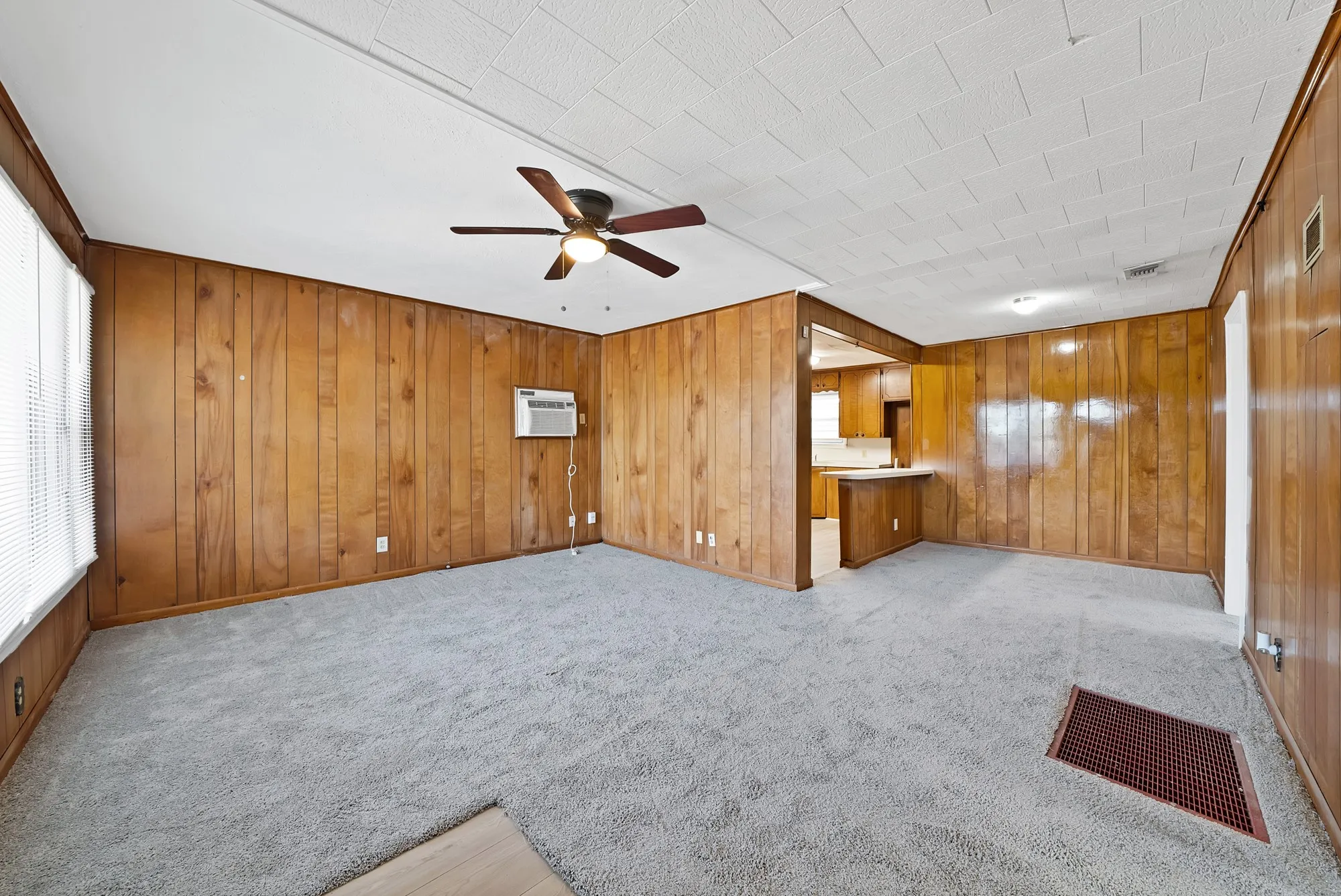 Single Family Residence For Rent in Tarrant County , 2309 8th Avenue, Fort Worth, Texas 76110, 2 Bedroom, 1 Bathroom, 1 Garage spaces, 896 Sqft, built in 1952, mls#21394255, Real Estate Agent in Fort Worth, Homes For Rent in Tarrant county, Homes For Rent in Fort Worth, Realtor in Fort Worth Texas, Real Estate Brokerage Independent Realty Texas, Luminita Cordes Realtor