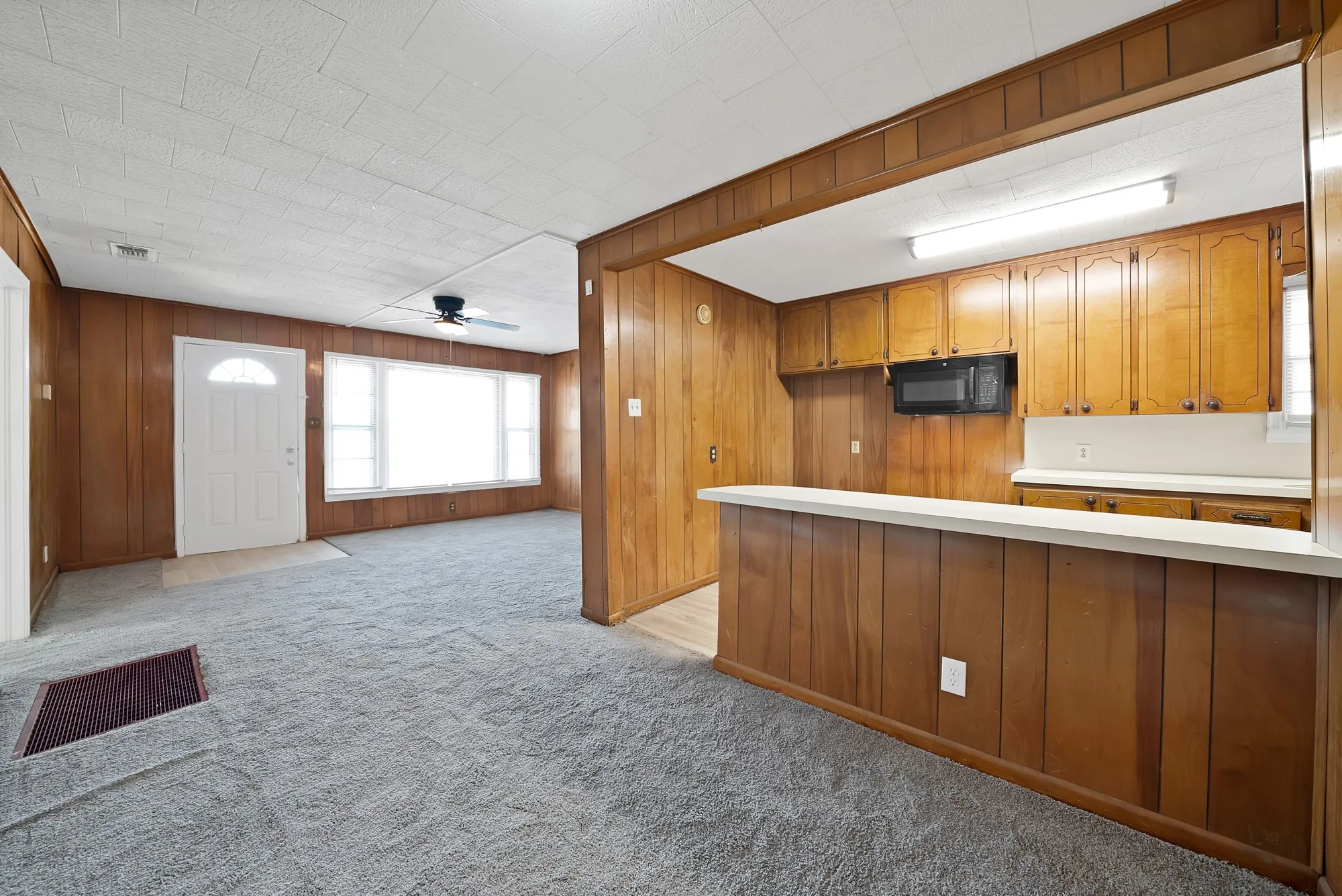 Single Family Residence For Rent in Tarrant County , 2309 8th Avenue, Fort Worth, Texas 76110, 2 Bedroom, 1 Bathroom, 1 Garage spaces, 896 Sqft, built in 1952, mls#21394255, Real Estate Agent in Fort Worth, Homes For Rent in Tarrant county, Homes For Rent in Fort Worth, Realtor in Fort Worth Texas, Real Estate Brokerage Independent Realty Texas, Luminita Cordes Realtor