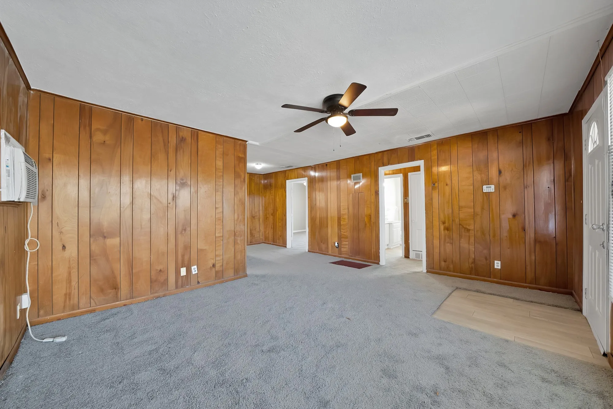 Single Family Residence For Rent in Tarrant County , 2309 8th Avenue, Fort Worth, Texas 76110, 2 Bedroom, 1 Bathroom, 1 Garage spaces, 896 Sqft, built in 1952, mls#21394255, Real Estate Agent in Fort Worth, Homes For Rent in Tarrant county, Homes For Rent in Fort Worth, Realtor in Fort Worth Texas, Real Estate Brokerage Independent Realty Texas, Luminita Cordes Realtor