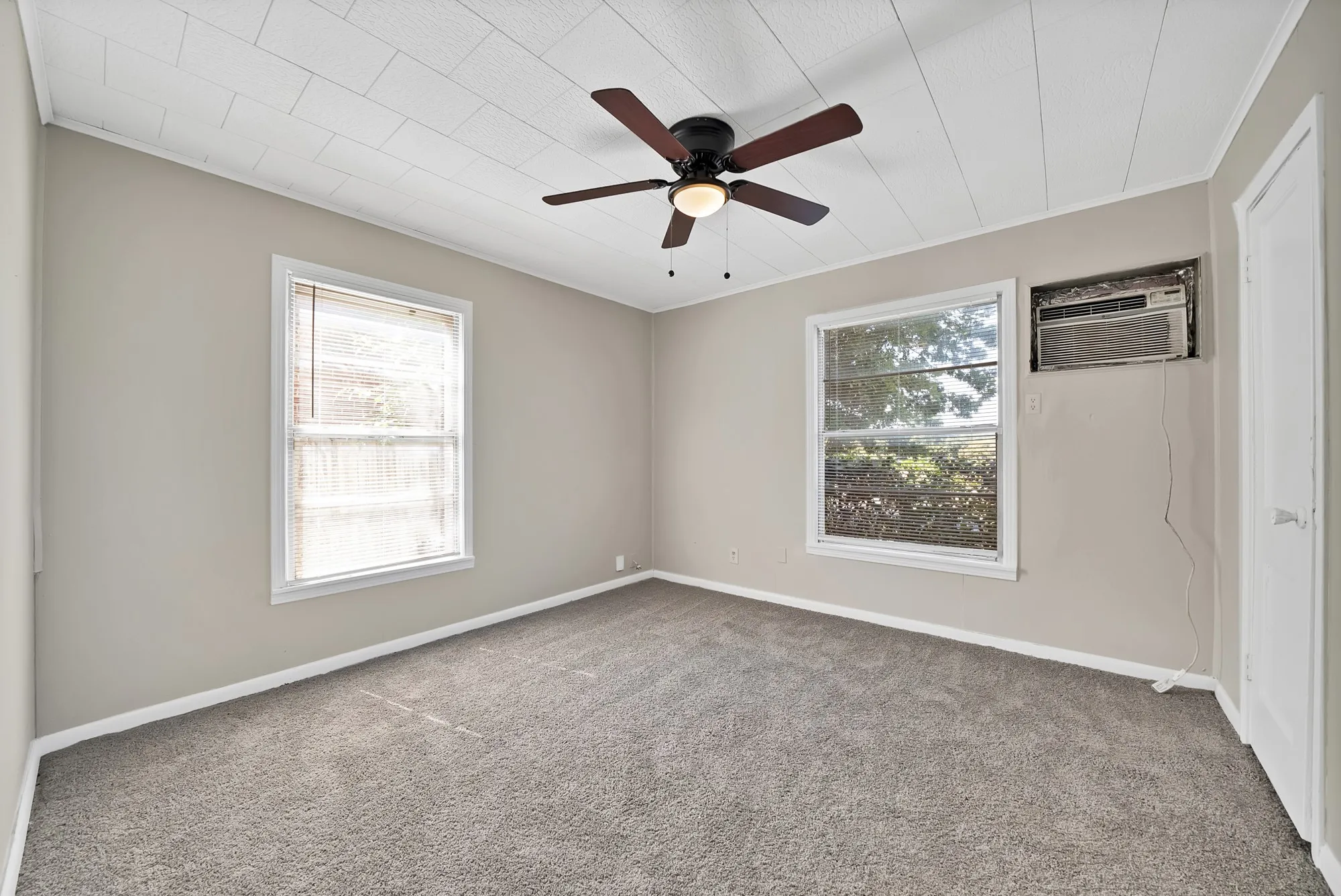 Single Family Residence For Rent in Tarrant County , 2309 8th Avenue, Fort Worth, Texas 76110, 2 Bedroom, 1 Bathroom, 1 Garage spaces, 896 Sqft, built in 1952, mls#21394255, Real Estate Agent in Fort Worth, Homes For Rent in Tarrant county, Homes For Rent in Fort Worth, Realtor in Fort Worth Texas, Real Estate Brokerage Independent Realty Texas, Luminita Cordes Realtor