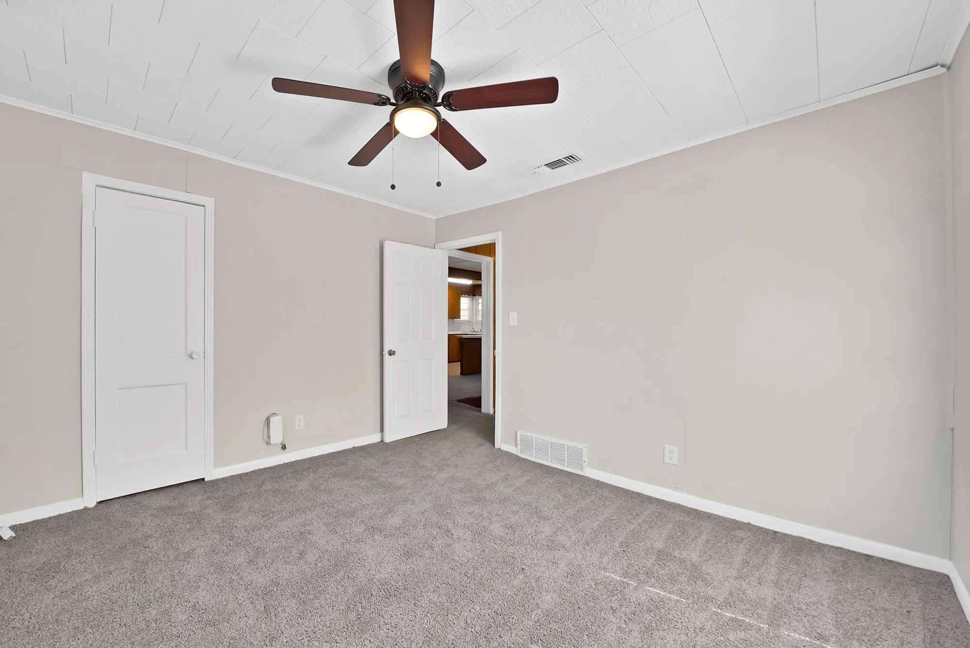 Single Family Residence For Rent in Tarrant County , 2309 8th Avenue, Fort Worth, Texas 76110, 2 Bedroom, 1 Bathroom, 1 Garage spaces, 896 Sqft, built in 1952, mls#21394255, Real Estate Agent in Fort Worth, Homes For Rent in Tarrant county, Homes For Rent in Fort Worth, Realtor in Fort Worth Texas, Real Estate Brokerage Independent Realty Texas, Luminita Cordes Realtor