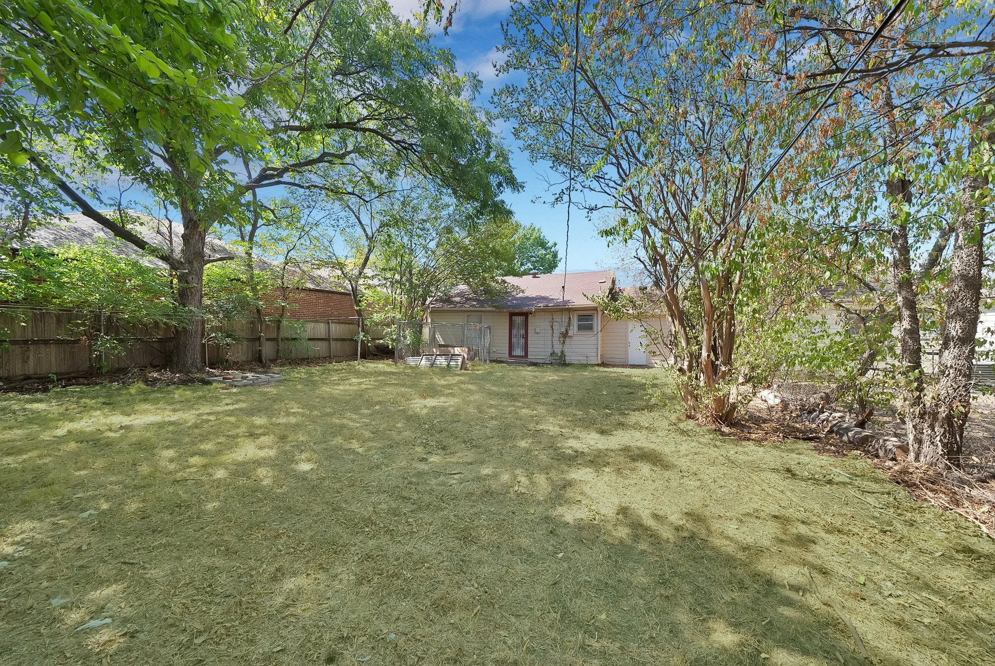 Single Family Residence For Rent in Tarrant County , 2309 8th Avenue, Fort Worth, Texas 76110, 2 Bedroom, 1 Bathroom, 1 Garage spaces, 896 Sqft, built in 1952, mls#21394255, Real Estate Agent in Fort Worth, Homes For Rent in Tarrant county, Homes For Rent in Fort Worth, Realtor in Fort Worth Texas, Real Estate Brokerage Independent Realty Texas, Luminita Cordes Realtor