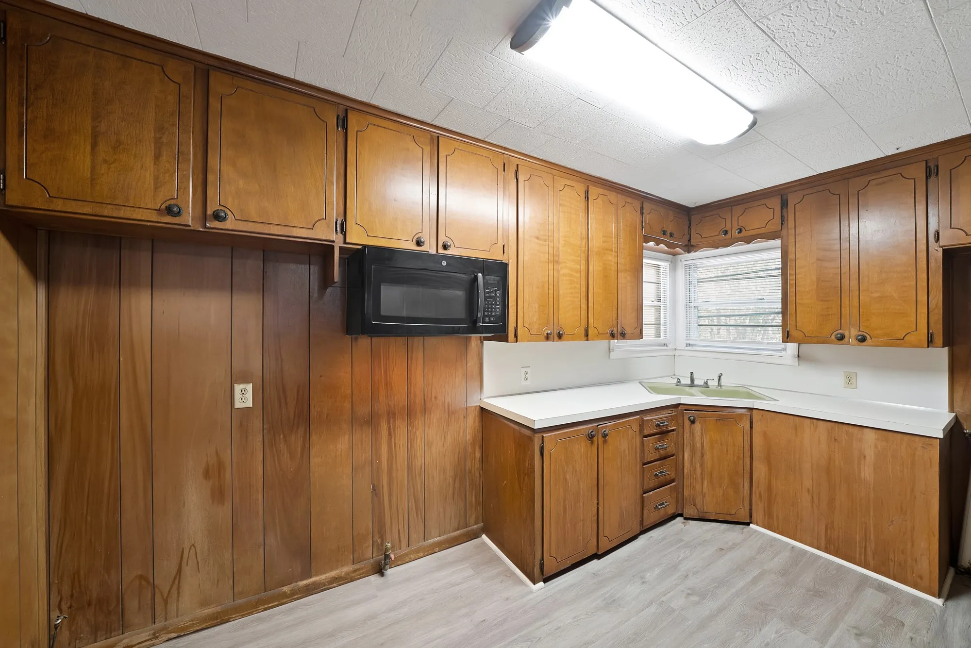 Single Family Residence For Rent in Tarrant County , 2309 8th Avenue, Fort Worth, Texas 76110, 2 Bedroom, 1 Bathroom, 1 Garage spaces, 896 Sqft, built in 1952, mls#21394255, Real Estate Agent in Fort Worth, Homes For Rent in Tarrant county, Homes For Rent in Fort Worth, Realtor in Fort Worth Texas, Real Estate Brokerage Independent Realty Texas, Luminita Cordes Realtor