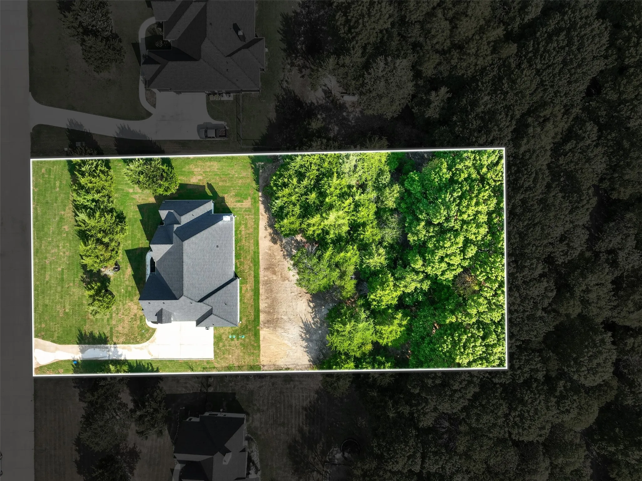 Aerial view highlights the home's spacious homesite, mature trees and generous outdoor space surronding the property.