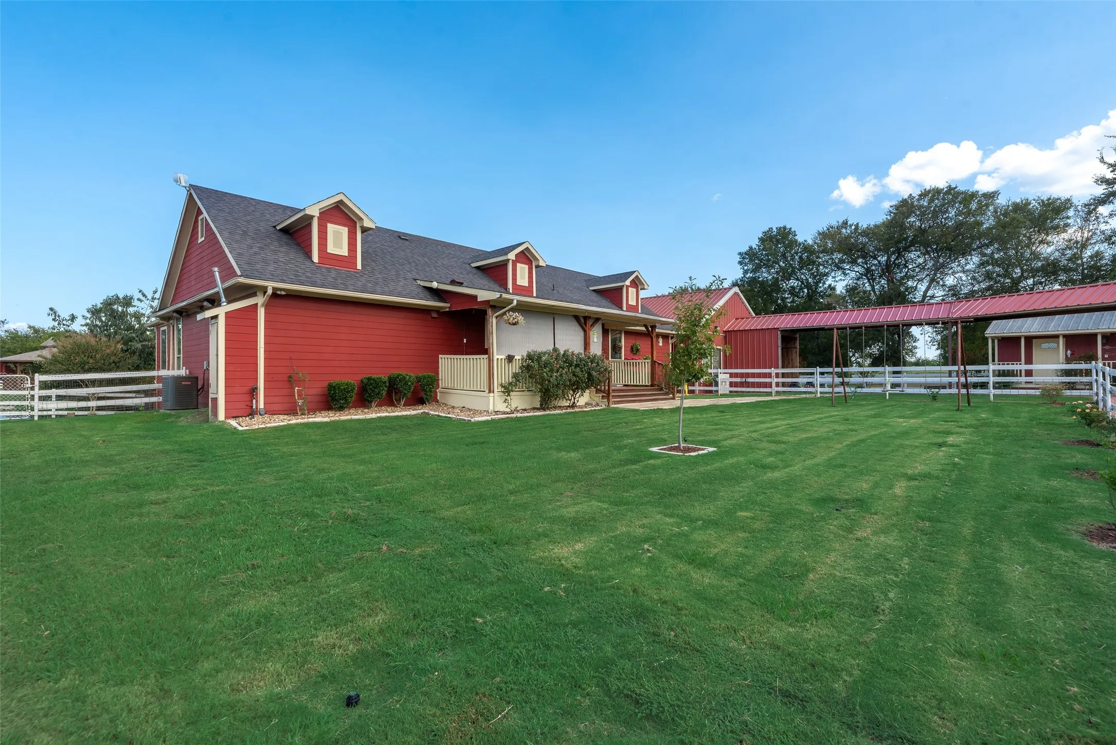 Single Family Residence For Sale in Hunt County , 3091 Interstate 30 W, Caddo Mills, Texas 75135, 7 Bedroom, 7 Bathroom, Garage spaces, 7,600 Sqft, built in 2017, mls#21390056, Real Estate Agent in Caddo Mills, Homes For Sale in Hunt county, Homes For Sale in Caddo Mills, Realtor in Caddo Mills Texas, Real Estate Brokerage Independent Realty Texas, Luminita Cordes Realtor