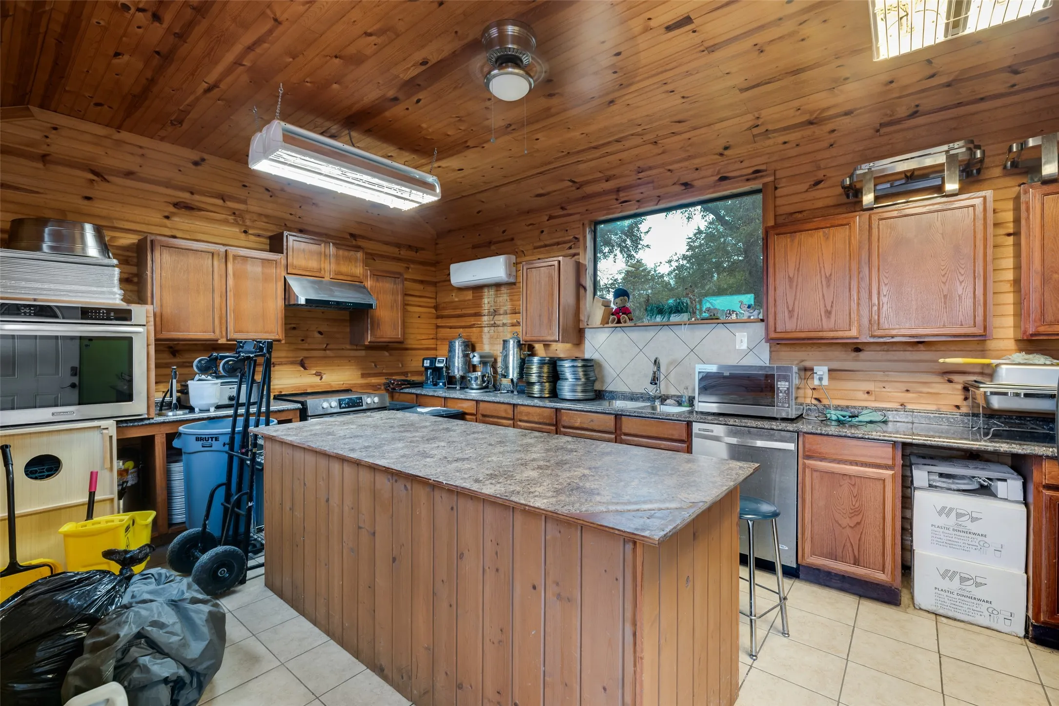 Single Family Residence For Sale in Hunt County , 3091 Interstate 30 W, Caddo Mills, Texas 75135, 7 Bedroom, 7 Bathroom, Garage spaces, 7,600 Sqft, built in 2017, mls#21390056, Real Estate Agent in Caddo Mills, Homes For Sale in Hunt county, Homes For Sale in Caddo Mills, Realtor in Caddo Mills Texas, Real Estate Brokerage Independent Realty Texas, Luminita Cordes Realtor