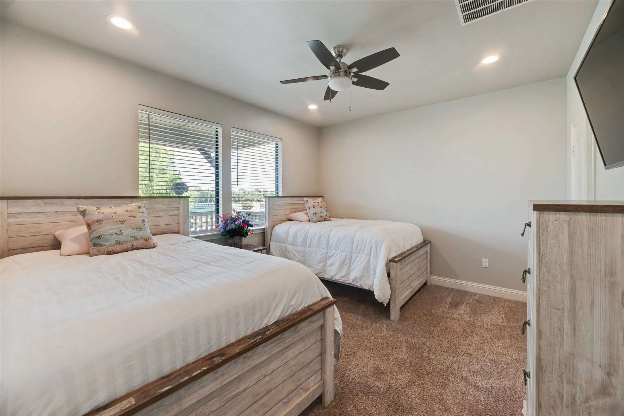 Single Family Residence For Sale in Hunt County , 3091 Interstate 30 W, Caddo Mills, Texas 75135, 7 Bedroom, 7 Bathroom, Garage spaces, 7,600 Sqft, built in 2017, mls#21390056, Real Estate Agent in Caddo Mills, Homes For Sale in Hunt county, Homes For Sale in Caddo Mills, Realtor in Caddo Mills Texas, Real Estate Brokerage Independent Realty Texas, Luminita Cordes Realtor
