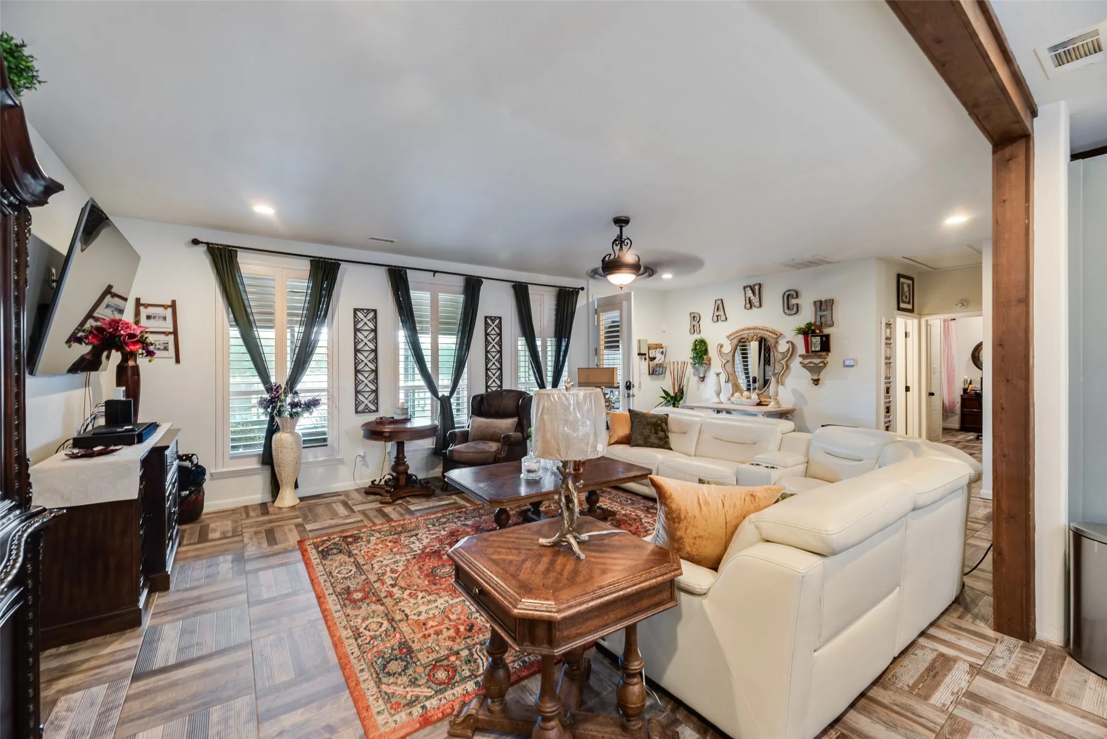 Single Family Residence For Sale in Hunt County , 3091 Interstate 30 W, Caddo Mills, Texas 75135, 7 Bedroom, 7 Bathroom, Garage spaces, 7,600 Sqft, built in 2017, mls#21390056, Real Estate Agent in Caddo Mills, Homes For Sale in Hunt county, Homes For Sale in Caddo Mills, Realtor in Caddo Mills Texas, Real Estate Brokerage Independent Realty Texas, Luminita Cordes Realtor