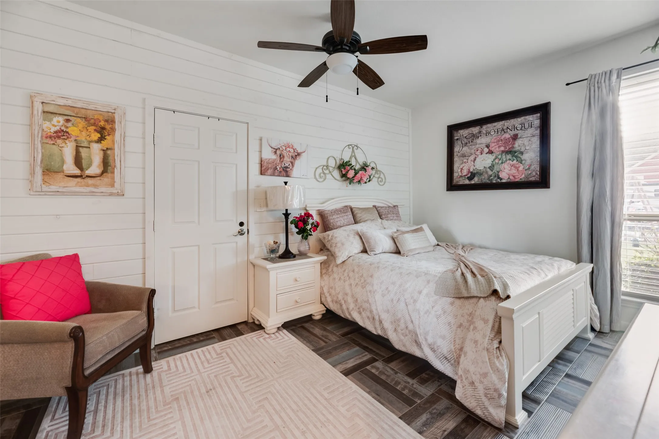 Single Family Residence For Sale in Hunt County , 3091 Interstate 30 W, Caddo Mills, Texas 75135, 7 Bedroom, 7 Bathroom, Garage spaces, 7,600 Sqft, built in 2017, mls#21390056, Real Estate Agent in Caddo Mills, Homes For Sale in Hunt county, Homes For Sale in Caddo Mills, Realtor in Caddo Mills Texas, Real Estate Brokerage Independent Realty Texas, Luminita Cordes Realtor