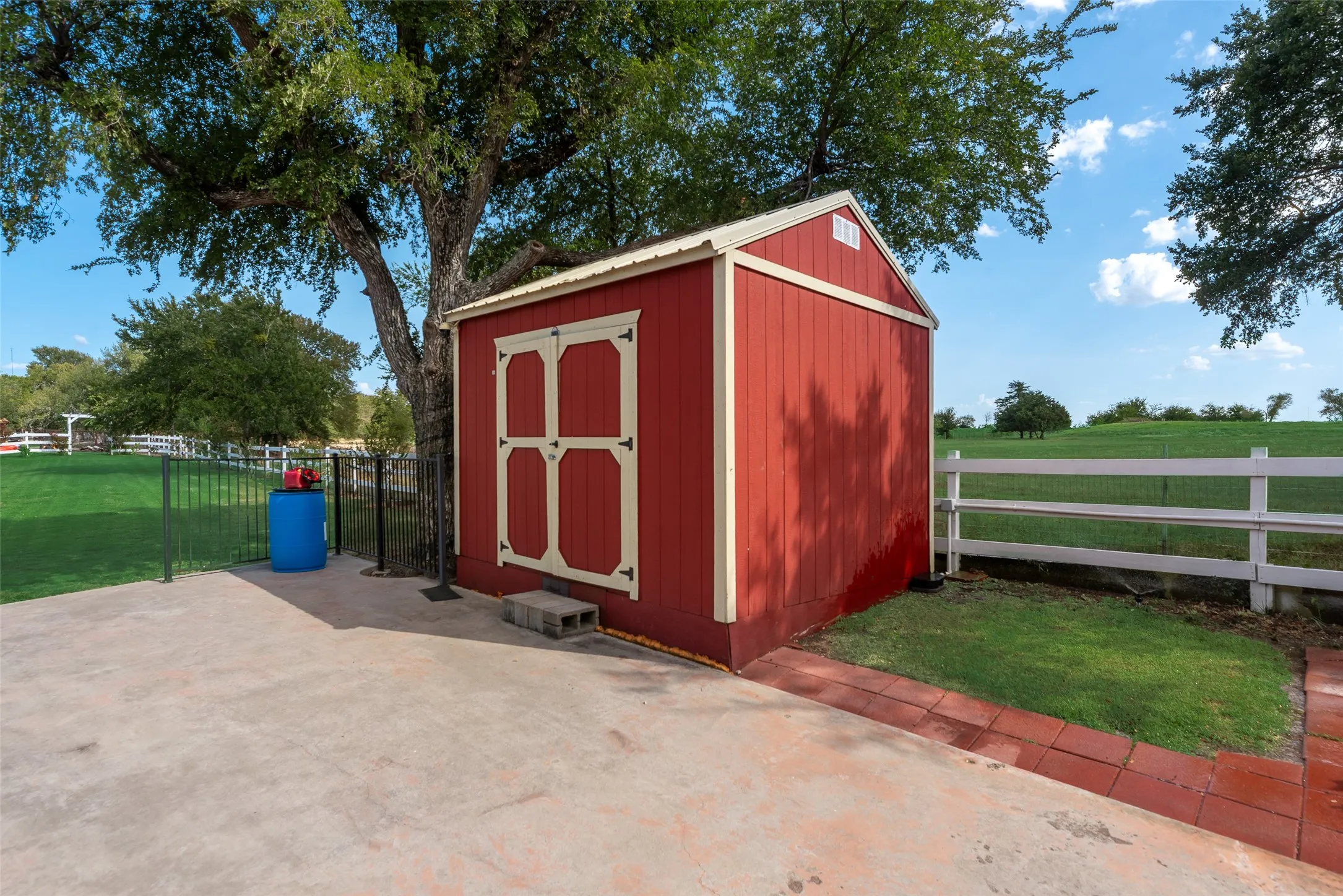 Single Family Residence For Sale in Hunt County , 3091 Interstate 30 W, Caddo Mills, Texas 75135, 7 Bedroom, 7 Bathroom, Garage spaces, 7,600 Sqft, built in 2017, mls#21390056, Real Estate Agent in Caddo Mills, Homes For Sale in Hunt county, Homes For Sale in Caddo Mills, Realtor in Caddo Mills Texas, Real Estate Brokerage Independent Realty Texas, Luminita Cordes Realtor