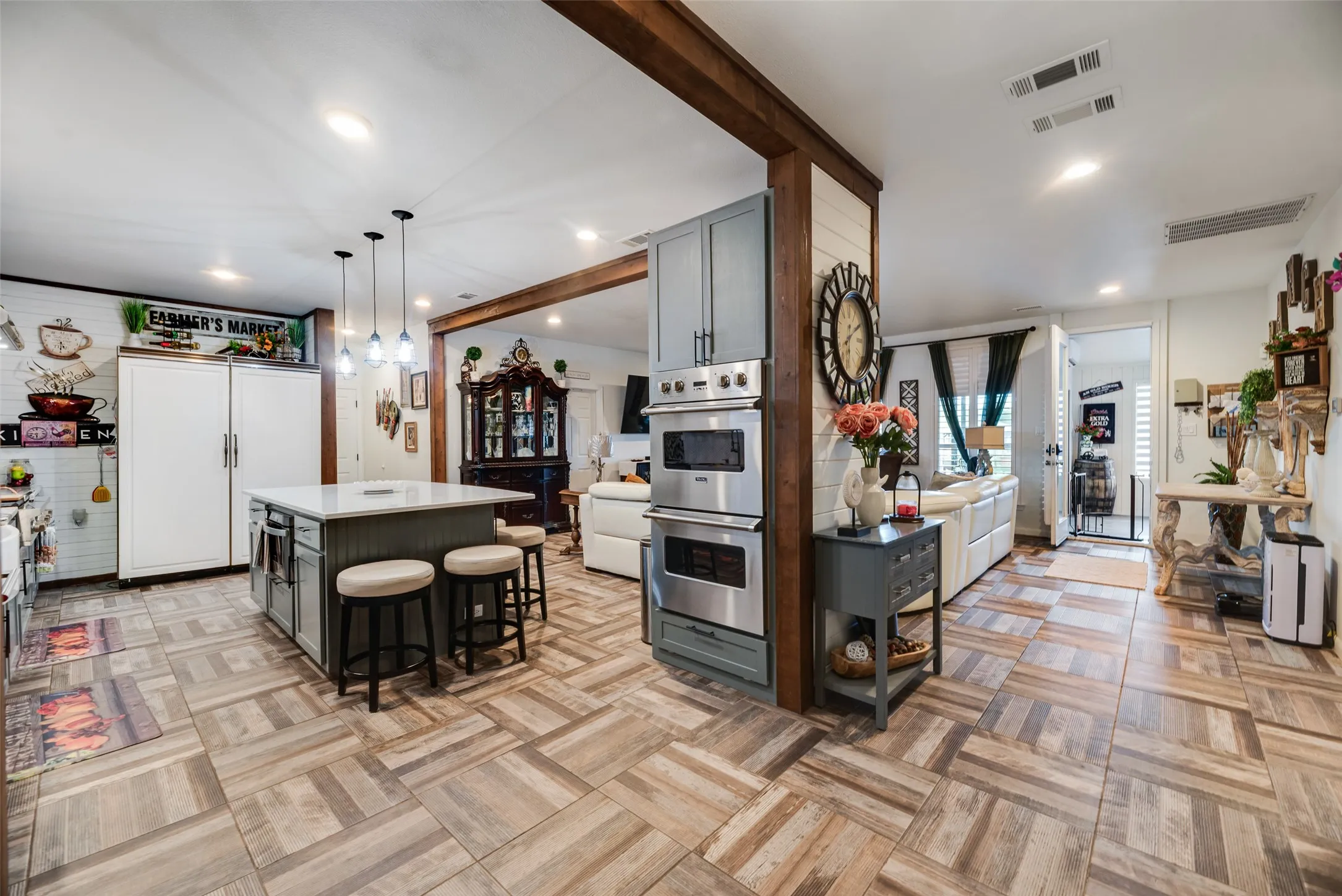 Single Family Residence For Sale in Hunt County , 3091 Interstate 30 W, Caddo Mills, Texas 75135, 7 Bedroom, 7 Bathroom, Garage spaces, 7,600 Sqft, built in 2017, mls#21390056, Real Estate Agent in Caddo Mills, Homes For Sale in Hunt county, Homes For Sale in Caddo Mills, Realtor in Caddo Mills Texas, Real Estate Brokerage Independent Realty Texas, Luminita Cordes Realtor