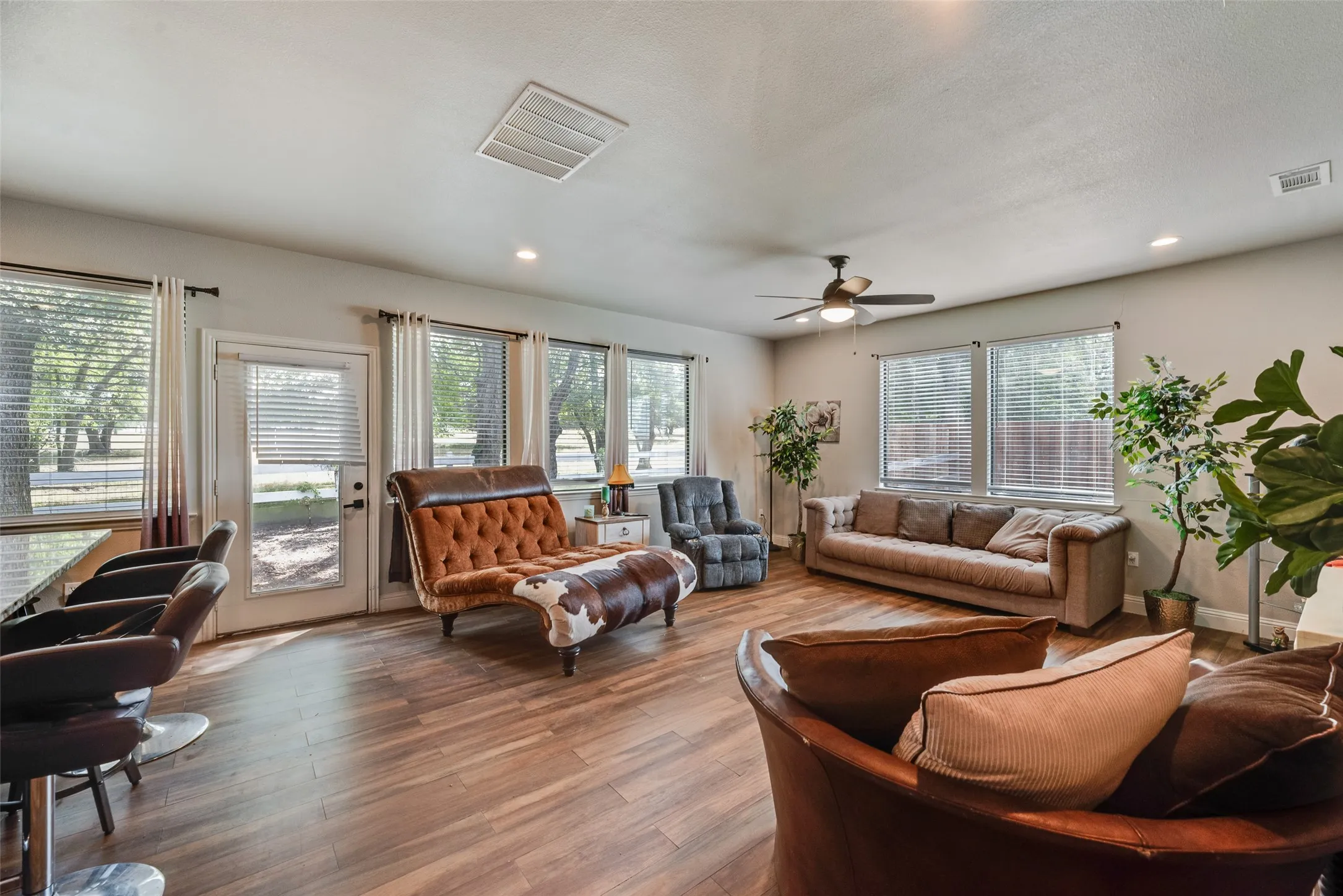 Single Family Residence For Sale in Hunt County , 3091 Interstate 30 W, Caddo Mills, Texas 75135, 7 Bedroom, 7 Bathroom, Garage spaces, 7,600 Sqft, built in 2017, mls#21390056, Real Estate Agent in Caddo Mills, Homes For Sale in Hunt county, Homes For Sale in Caddo Mills, Realtor in Caddo Mills Texas, Real Estate Brokerage Independent Realty Texas, Luminita Cordes Realtor