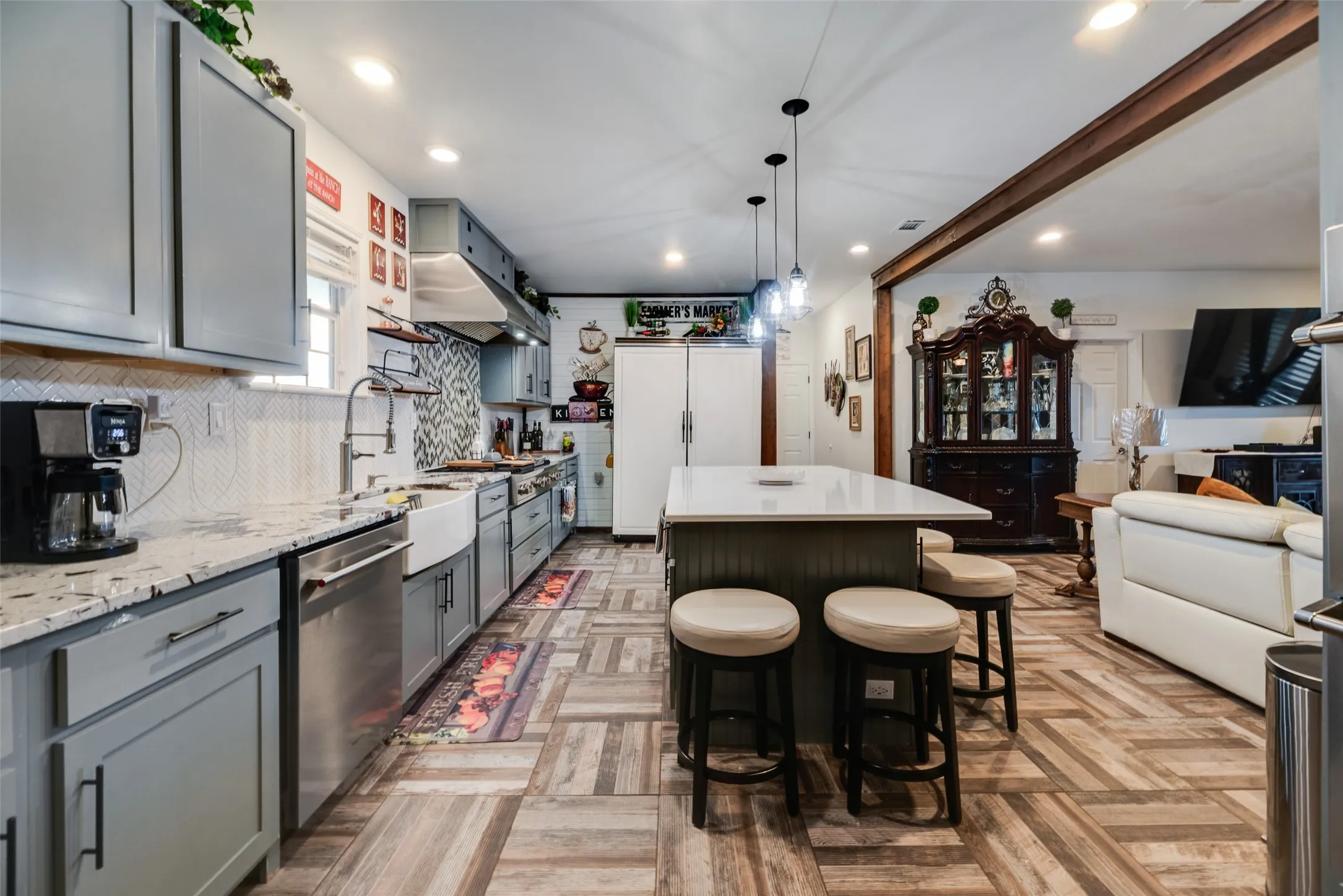 Single Family Residence For Sale in Hunt County , 3091 Interstate 30 W, Caddo Mills, Texas 75135, 7 Bedroom, 7 Bathroom, Garage spaces, 7,600 Sqft, built in 2017, mls#21390056, Real Estate Agent in Caddo Mills, Homes For Sale in Hunt county, Homes For Sale in Caddo Mills, Realtor in Caddo Mills Texas, Real Estate Brokerage Independent Realty Texas, Luminita Cordes Realtor