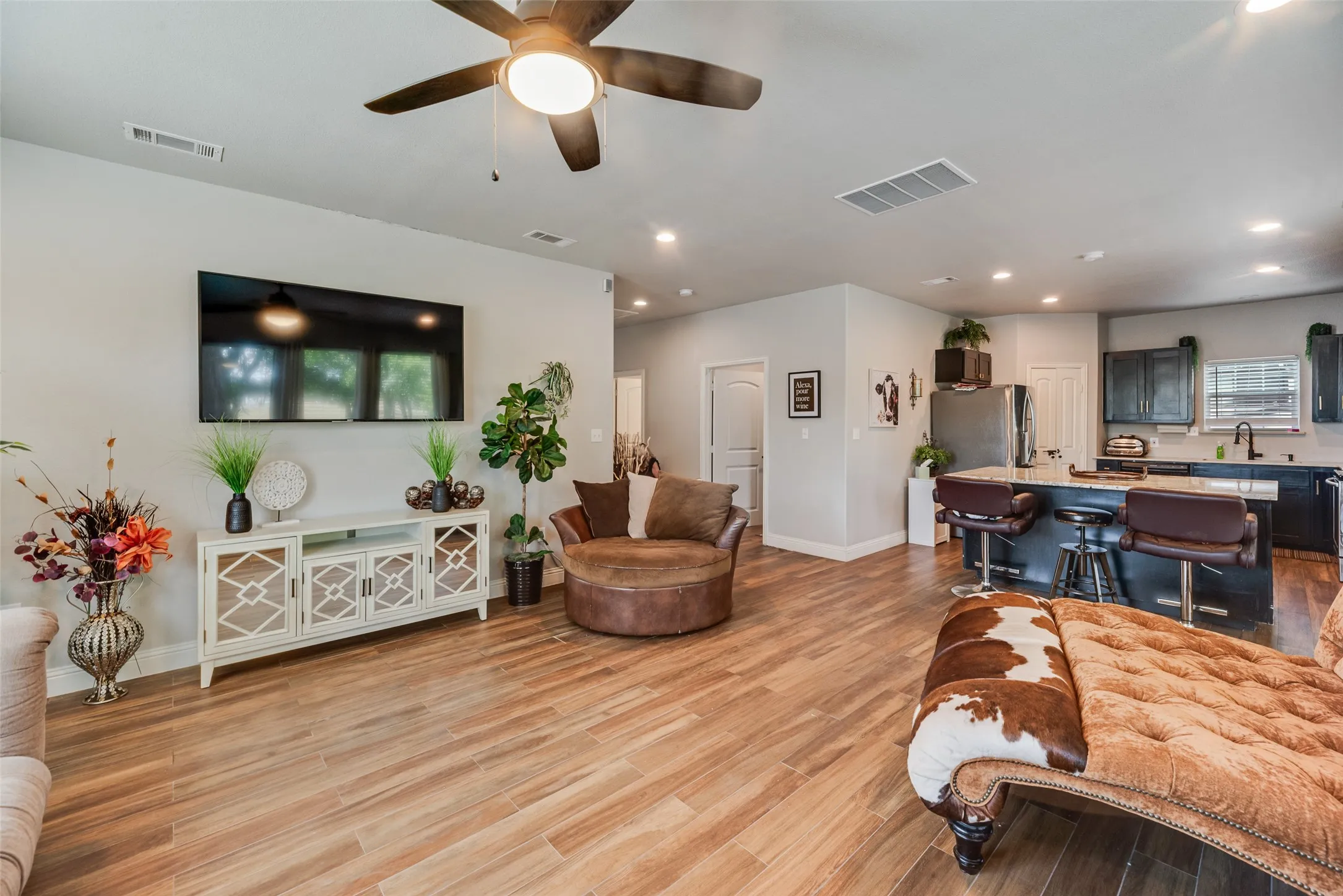 Single Family Residence For Sale in Hunt County , 3091 Interstate 30 W, Caddo Mills, Texas 75135, 7 Bedroom, 7 Bathroom, Garage spaces, 7,600 Sqft, built in 2017, mls#21390056, Real Estate Agent in Caddo Mills, Homes For Sale in Hunt county, Homes For Sale in Caddo Mills, Realtor in Caddo Mills Texas, Real Estate Brokerage Independent Realty Texas, Luminita Cordes Realtor