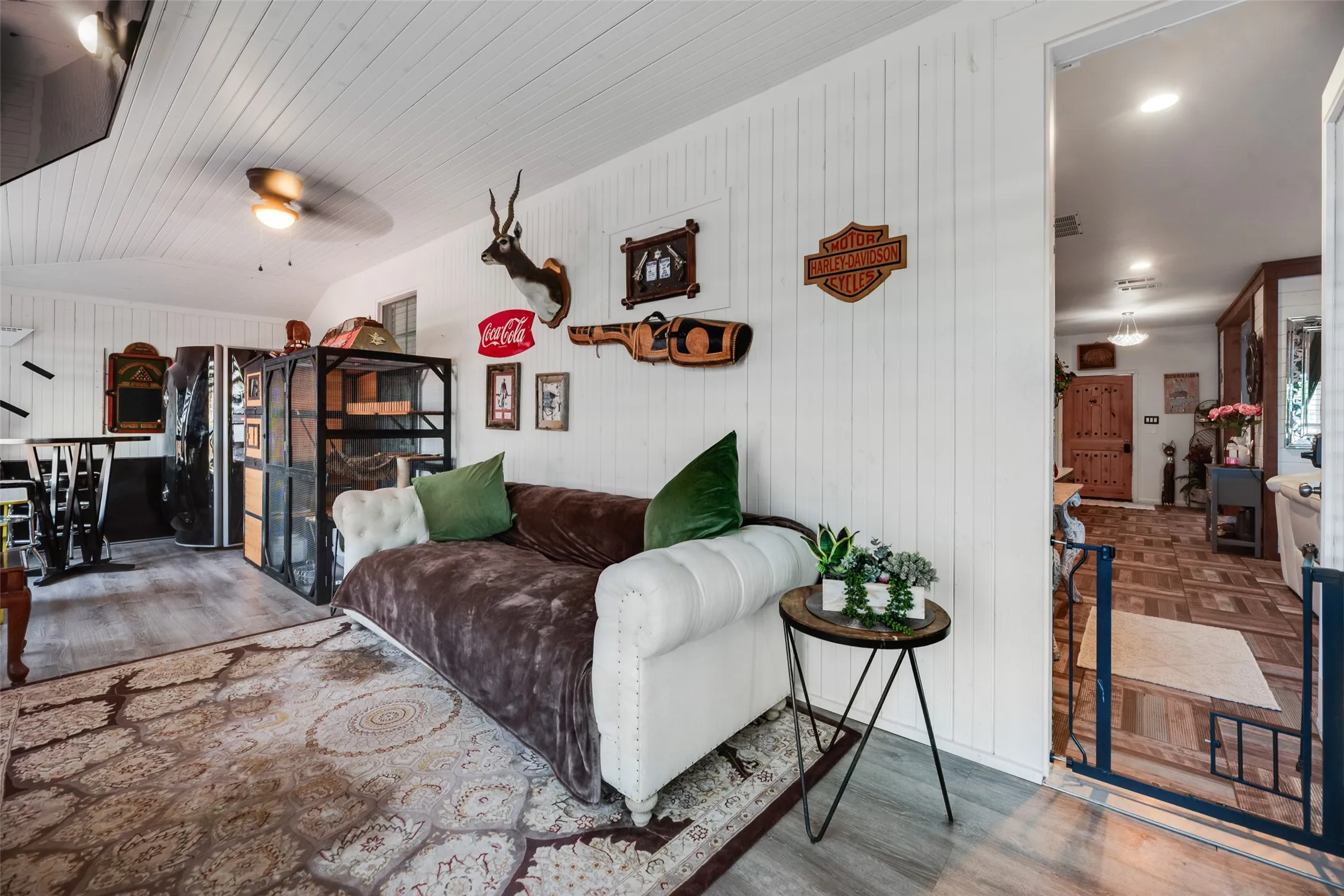 Single Family Residence For Sale in Hunt County , 3091 Interstate 30 W, Caddo Mills, Texas 75135, 7 Bedroom, 7 Bathroom, Garage spaces, 7,600 Sqft, built in 2017, mls#21390056, Real Estate Agent in Caddo Mills, Homes For Sale in Hunt county, Homes For Sale in Caddo Mills, Realtor in Caddo Mills Texas, Real Estate Brokerage Independent Realty Texas, Luminita Cordes Realtor