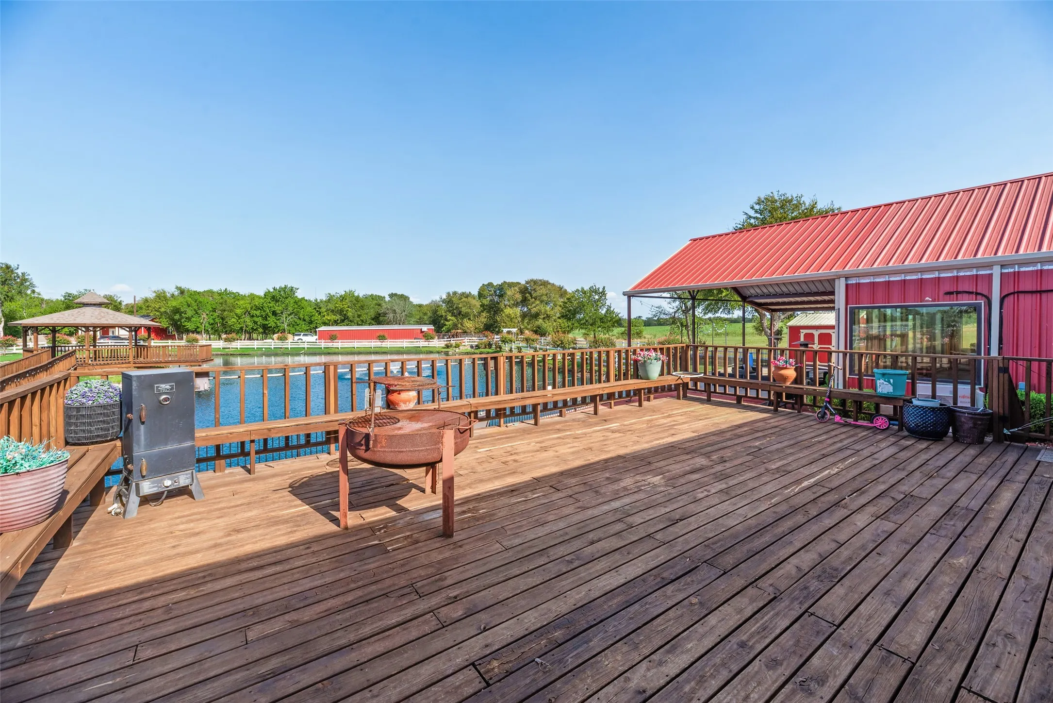 Single Family Residence For Sale in Hunt County , 3091 Interstate 30 W, Caddo Mills, Texas 75135, 7 Bedroom, 7 Bathroom, Garage spaces, 7,600 Sqft, built in 2017, mls#21390056, Real Estate Agent in Caddo Mills, Homes For Sale in Hunt county, Homes For Sale in Caddo Mills, Realtor in Caddo Mills Texas, Real Estate Brokerage Independent Realty Texas, Luminita Cordes Realtor