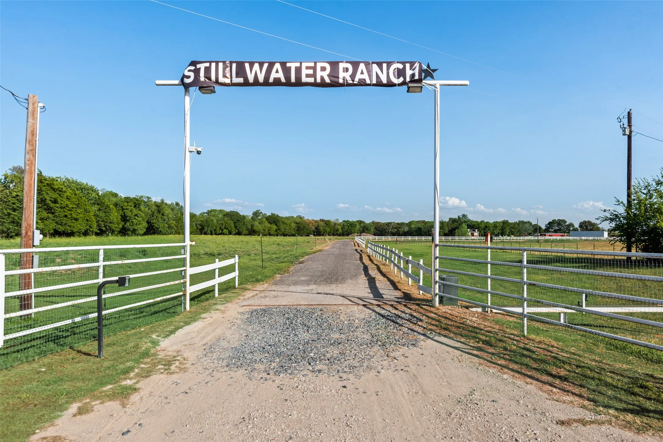 Single Family Residence For Sale in Hunt County , 3091 Interstate 30 W, Caddo Mills, Texas 75135, 7 Bedroom, 7 Bathroom, Garage spaces, 7,600 Sqft, built in 2017, mls#21390056, Real Estate Agent in Caddo Mills, Homes For Sale in Hunt county, Homes For Sale in Caddo Mills, Realtor in Caddo Mills Texas, Real Estate Brokerage Independent Realty Texas, Luminita Cordes Realtor