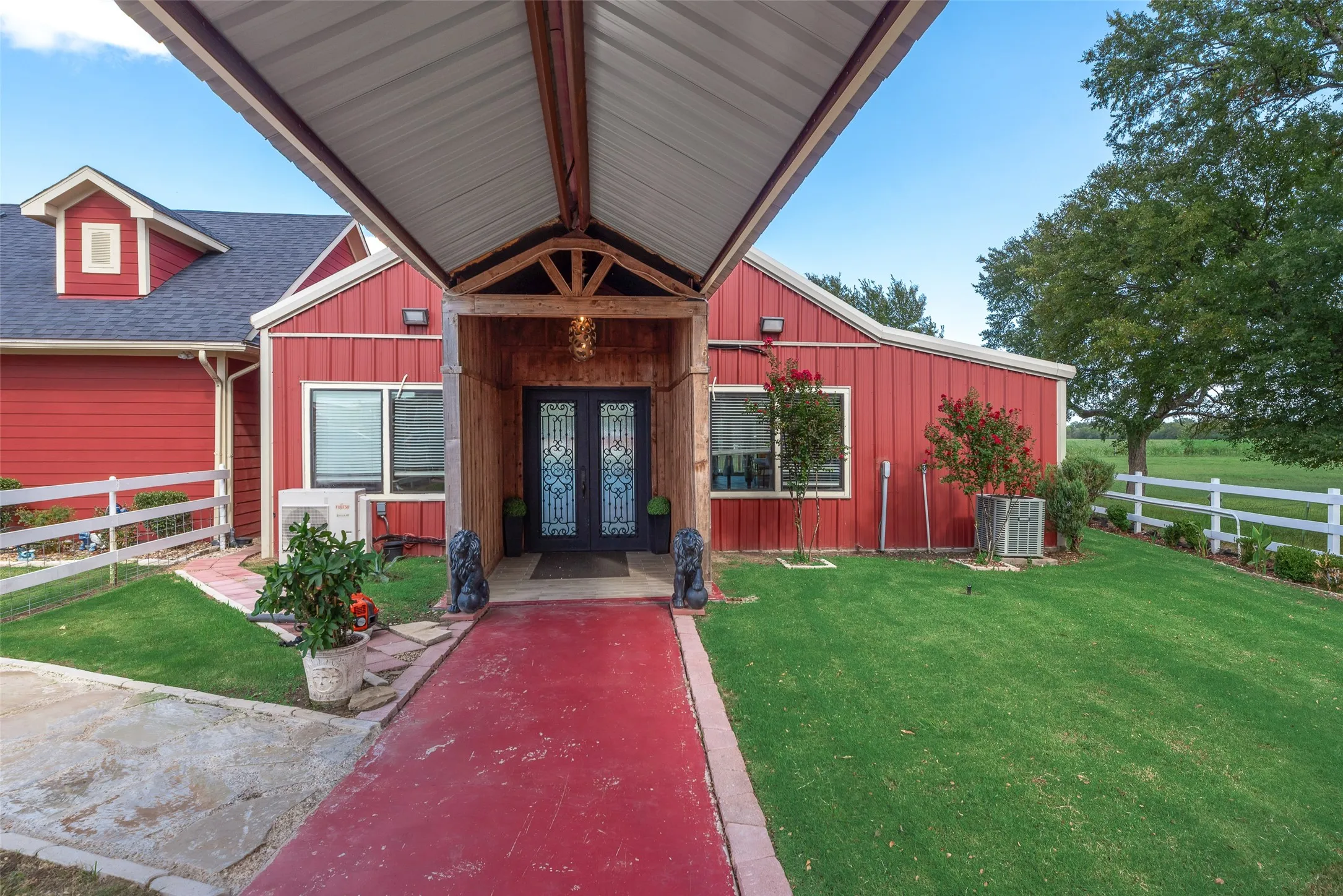 Single Family Residence For Sale in Hunt County , 3091 Interstate 30 W, Caddo Mills, Texas 75135, 7 Bedroom, 7 Bathroom, Garage spaces, 7,600 Sqft, built in 2017, mls#21390056, Real Estate Agent in Caddo Mills, Homes For Sale in Hunt county, Homes For Sale in Caddo Mills, Realtor in Caddo Mills Texas, Real Estate Brokerage Independent Realty Texas, Luminita Cordes Realtor