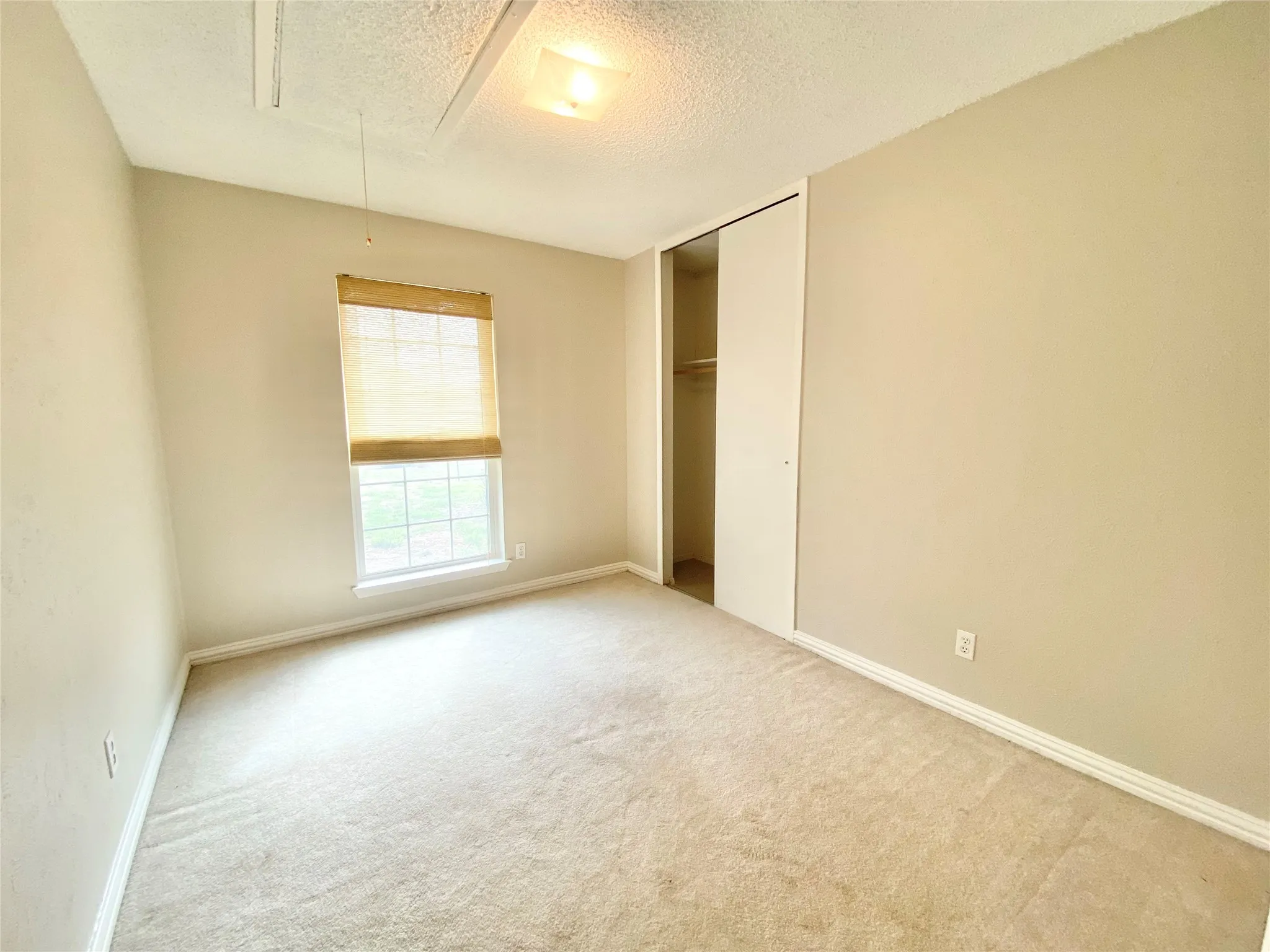 Single Family Residence For Rent in Tarrant County , 701 Victoria Drive, Euless, Texas 76039, 3 Bedroom, 2 Bathroom, 2 Garage spaces, 1,232 Sqft, built in 1971, mls#21395160, Real Estate Agent in Euless, Homes For Rent in Tarrant county, Homes For Rent in Euless, Realtor in Euless Texas, Real Estate Brokerage Independent Realty Texas, Luminita Cordes Realtor
