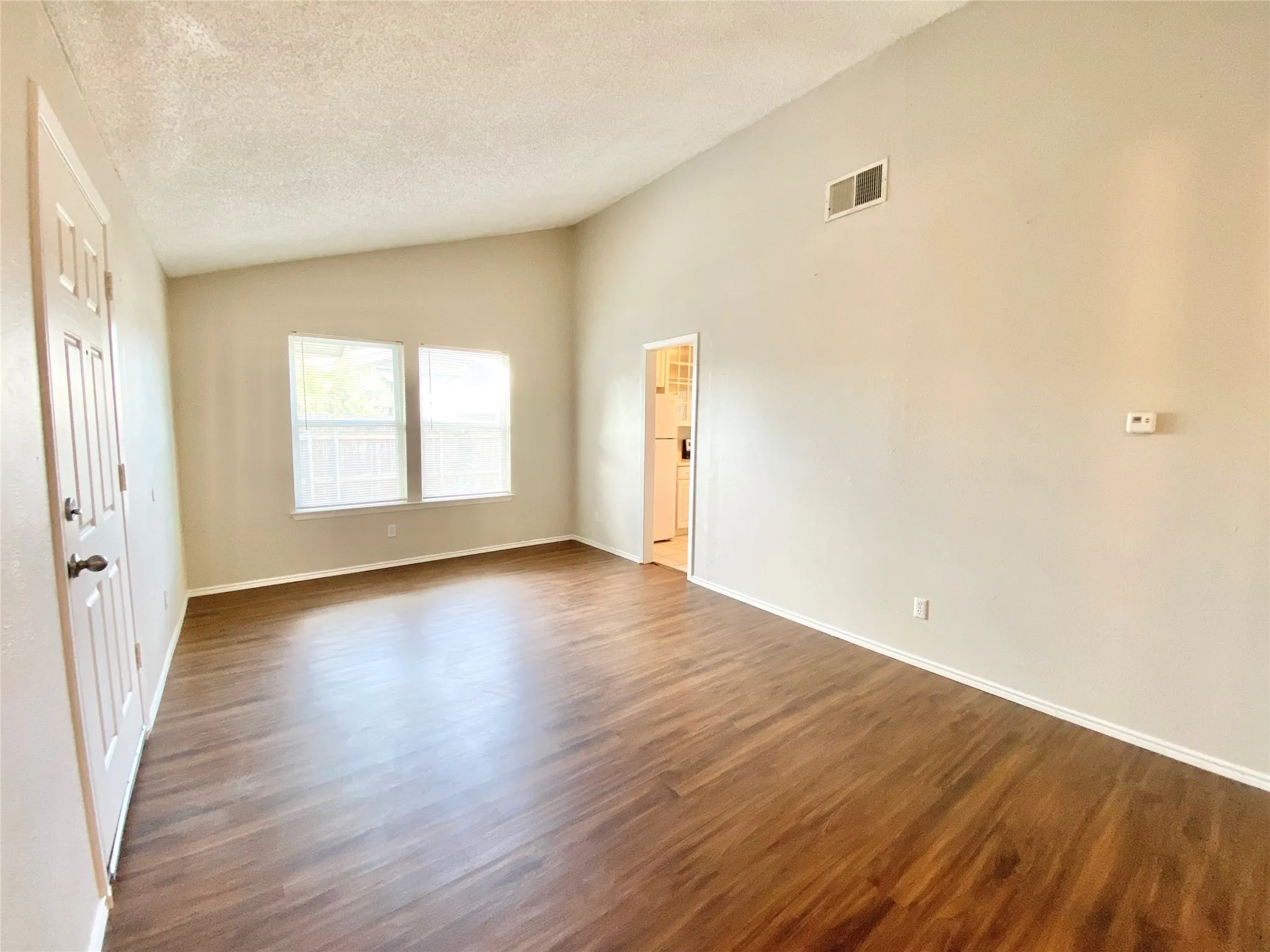 Single Family Residence For Rent in Tarrant County , 701 Victoria Drive, Euless, Texas 76039, 3 Bedroom, 2 Bathroom, 2 Garage spaces, 1,232 Sqft, built in 1971, mls#21395160, Real Estate Agent in Euless, Homes For Rent in Tarrant county, Homes For Rent in Euless, Realtor in Euless Texas, Real Estate Brokerage Independent Realty Texas, Luminita Cordes Realtor