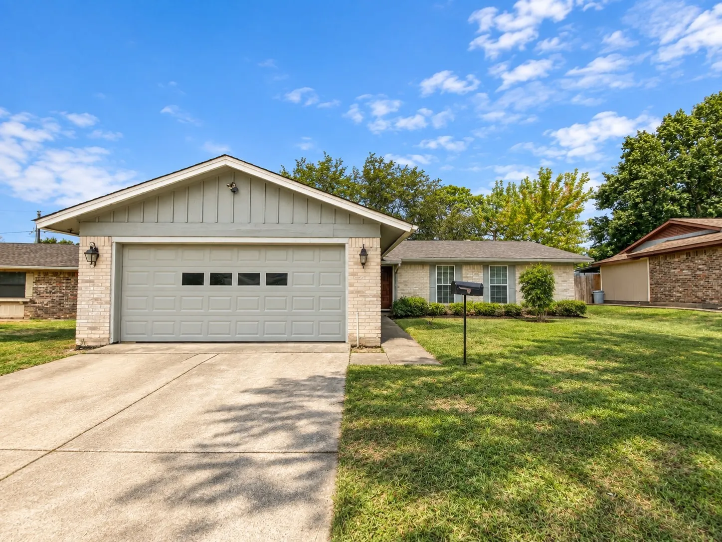 Single Family Residence For Rent in Tarrant County , 701 Victoria Drive, Euless, Texas 76039, 3 Bedroom, 2 Bathroom, 2 Garage spaces, 1,232 Sqft, built in 1971, mls#21395160, Real Estate Agent in Euless, Homes For Rent in Tarrant county, Homes For Rent in Euless, Realtor in Euless Texas, Real Estate Brokerage Independent Realty Texas, Luminita Cordes Realtor