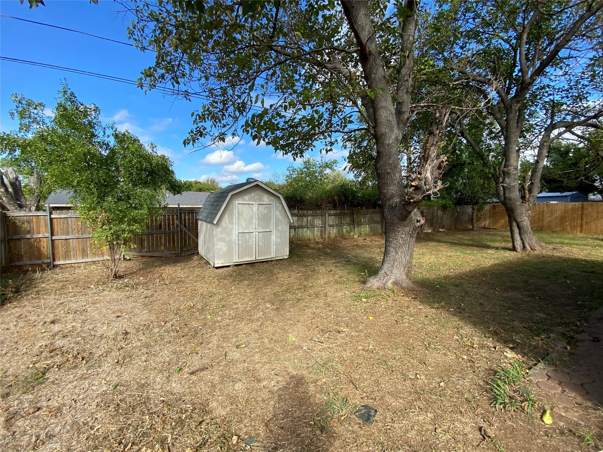 Single Family Residence For Rent in Tarrant County , 701 Victoria Drive, Euless, Texas 76039, 3 Bedroom, 2 Bathroom, 2 Garage spaces, 1,232 Sqft, built in 1971, mls#21395160, Real Estate Agent in Euless, Homes For Rent in Tarrant county, Homes For Rent in Euless, Realtor in Euless Texas, Real Estate Brokerage Independent Realty Texas, Luminita Cordes Realtor