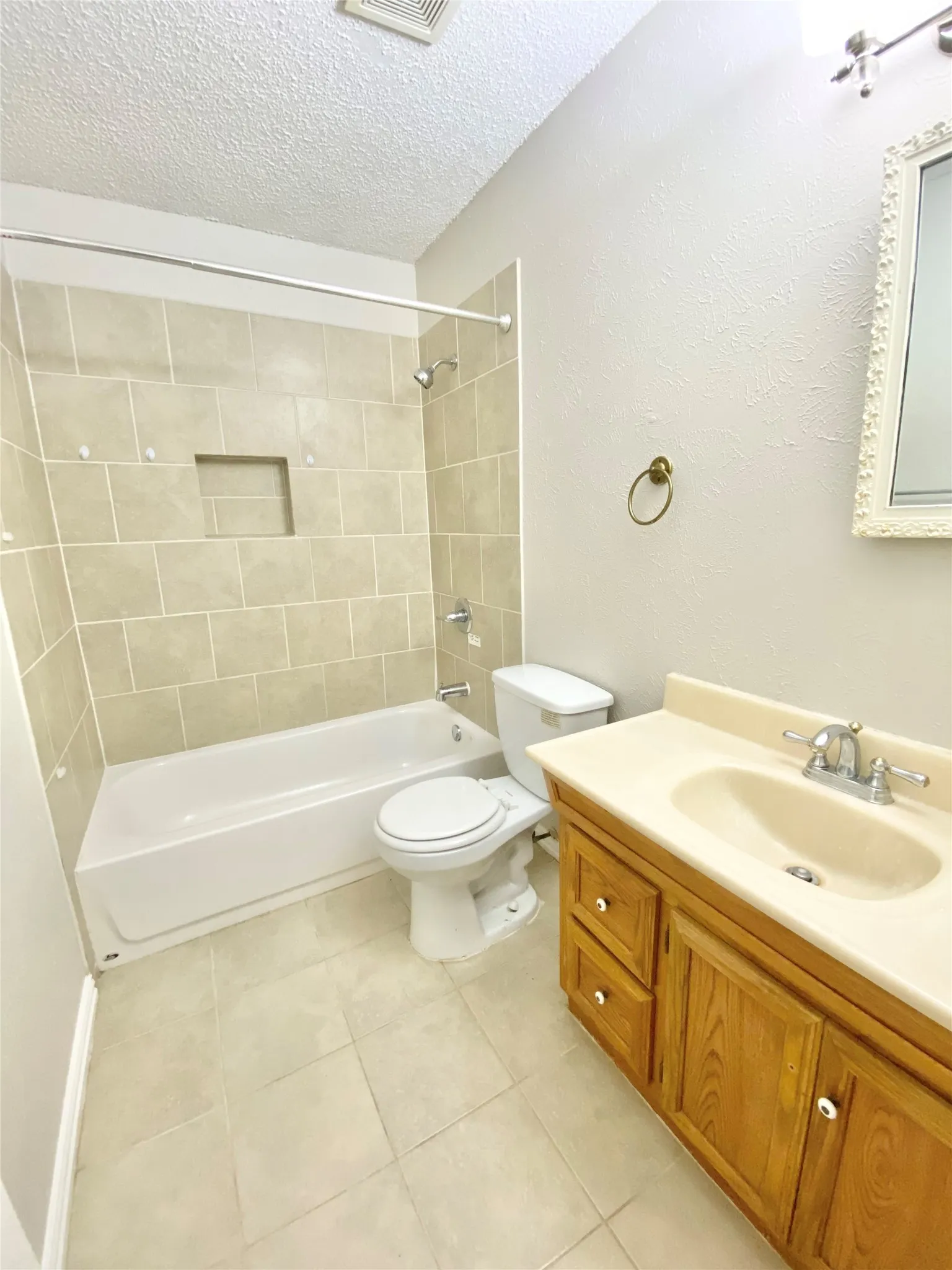 Single Family Residence For Rent in Tarrant County , 701 Victoria Drive, Euless, Texas 76039, 3 Bedroom, 2 Bathroom, 2 Garage spaces, 1,232 Sqft, built in 1971, mls#21395160, Real Estate Agent in Euless, Homes For Rent in Tarrant county, Homes For Rent in Euless, Realtor in Euless Texas, Real Estate Brokerage Independent Realty Texas, Luminita Cordes Realtor