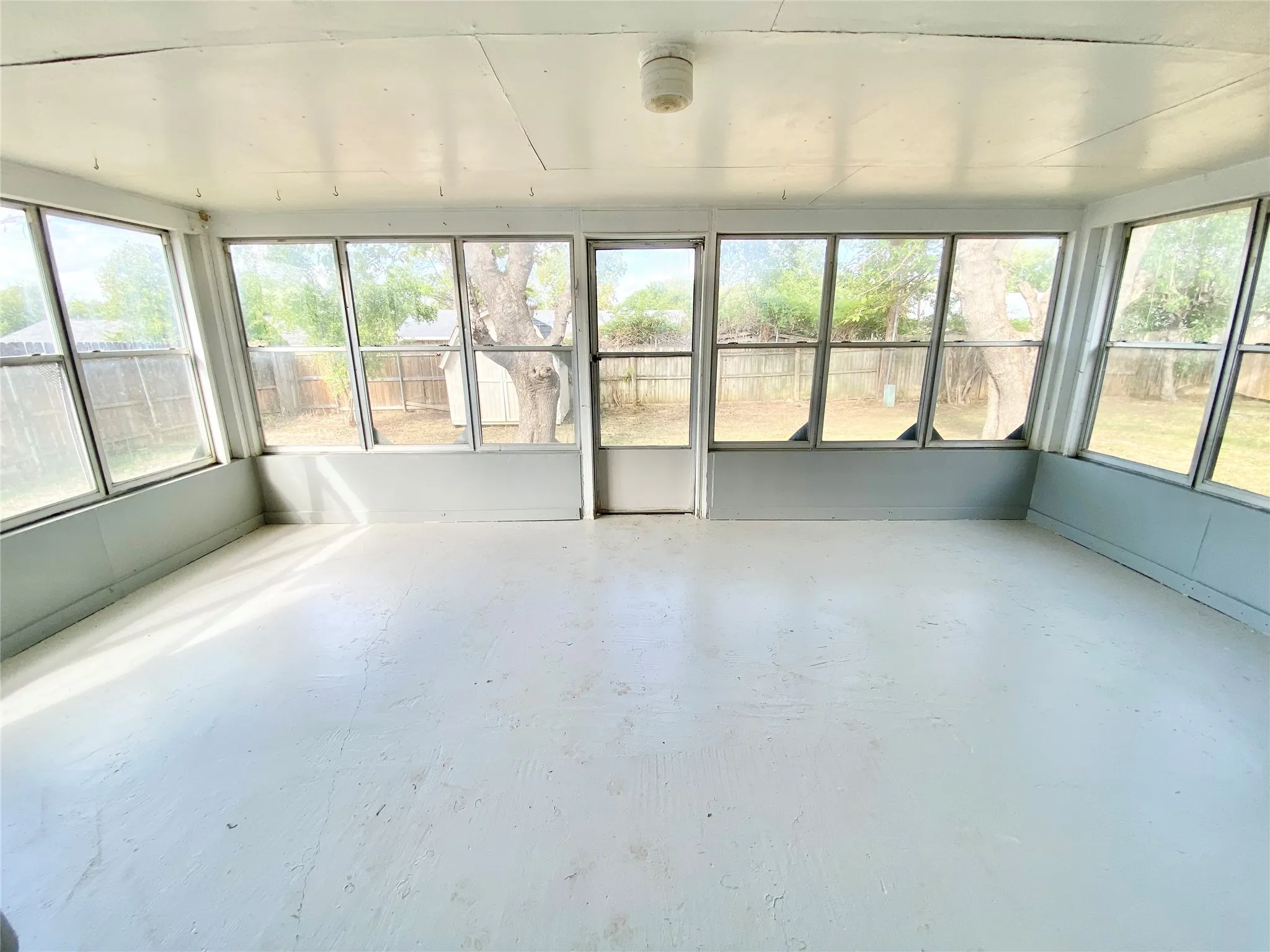 Single Family Residence For Rent in Tarrant County , 701 Victoria Drive, Euless, Texas 76039, 3 Bedroom, 2 Bathroom, 2 Garage spaces, 1,232 Sqft, built in 1971, mls#21395160, Real Estate Agent in Euless, Homes For Rent in Tarrant county, Homes For Rent in Euless, Realtor in Euless Texas, Real Estate Brokerage Independent Realty Texas, Luminita Cordes Realtor