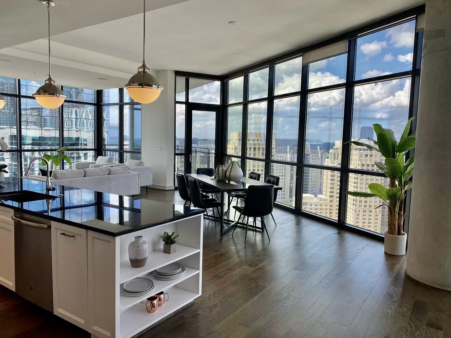 Condominium For Rent in Dallas County , 2323 N Akard Street 1401, Dallas, Texas 75201, 3 Bedroom, 4 Bathroom, 3 Garage spaces, 2,556 Sqft, built in 2018, mls#21396726, Real Estate Agent in Dallas, Homes For Rent in Dallas county, Homes For Rent in Dallas, Realtor in Dallas Texas, Real Estate Brokerage Independent Realty Texas, Luminita Cordes Realtor
