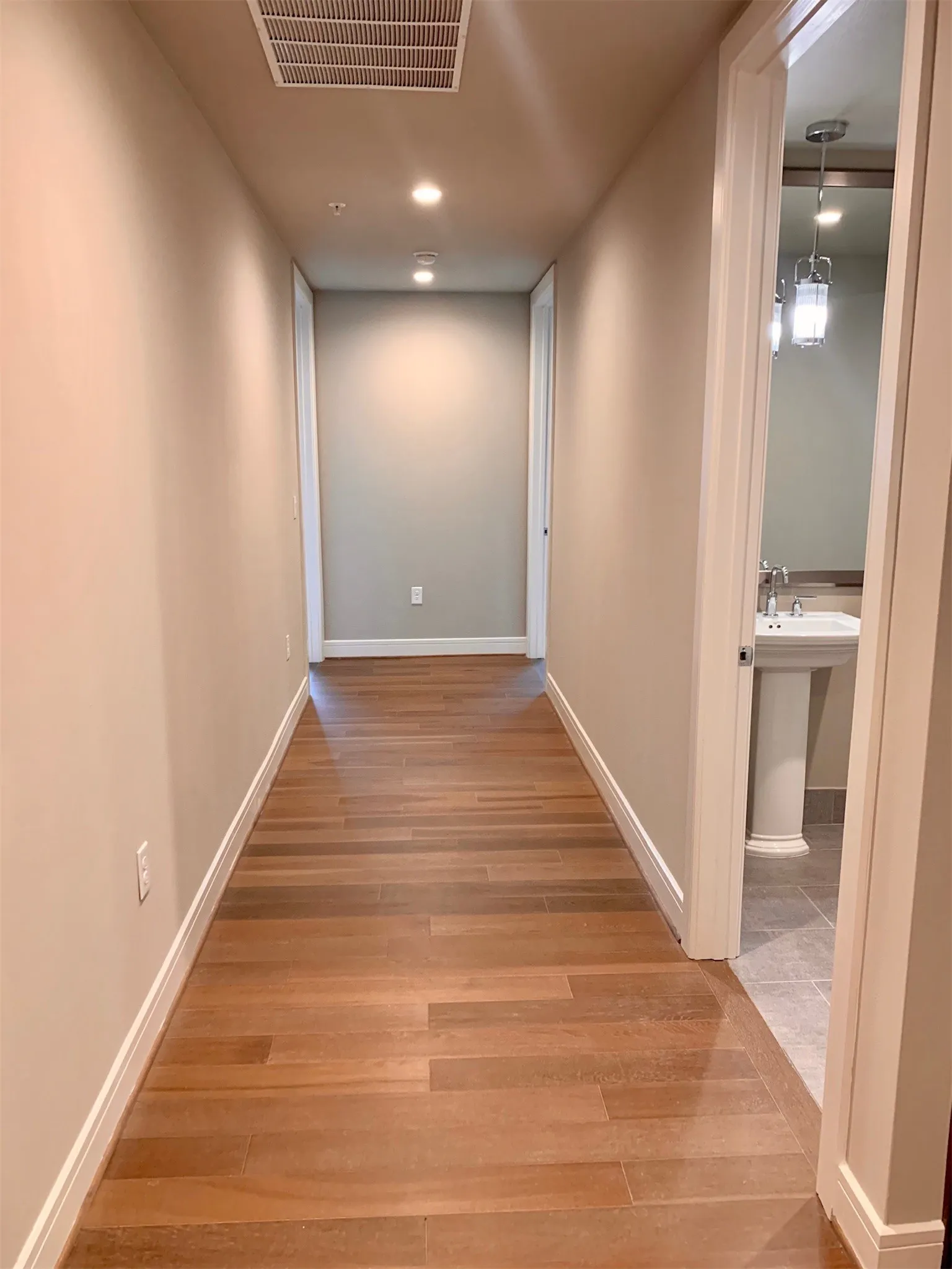 Condominium For Rent in Dallas County , 2323 N Akard Street 1401, Dallas, Texas 75201, 3 Bedroom, 4 Bathroom, 3 Garage spaces, 2,556 Sqft, built in 2018, mls#21396726, Real Estate Agent in Dallas, Homes For Rent in Dallas county, Homes For Rent in Dallas, Realtor in Dallas Texas, Real Estate Brokerage Independent Realty Texas, Luminita Cordes Realtor