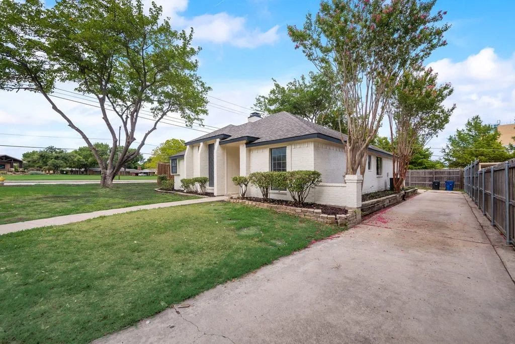 Single Family Residence For Rent in Collin County , 8880 Woodstream Drive, Frisco, Texas 75034, 3 Bedroom, 2 Bathroom, 2 Garage spaces, 1,648 Sqft, built in 1983, mls#21396733, Real Estate Agent in Frisco, Homes For Rent in Collin county, Homes For Rent in Frisco, Realtor in Frisco Texas, Real Estate Brokerage Independent Realty Texas, Luminita Cordes Realtor