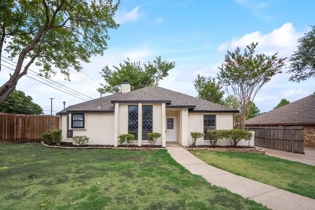 Single Family Residence For Rent in Collin County , 8880 Woodstream Drive, Frisco, Texas 75034, 3 Bedroom, 2 Bathroom, 2 Garage spaces, 1,648 Sqft, built in 1983, mls#21396733, Real Estate Agent in Frisco, Homes For Rent in Collin county, Homes For Rent in Frisco, Realtor in Frisco Texas, Real Estate Brokerage Independent Realty Texas, Luminita Cordes Realtor