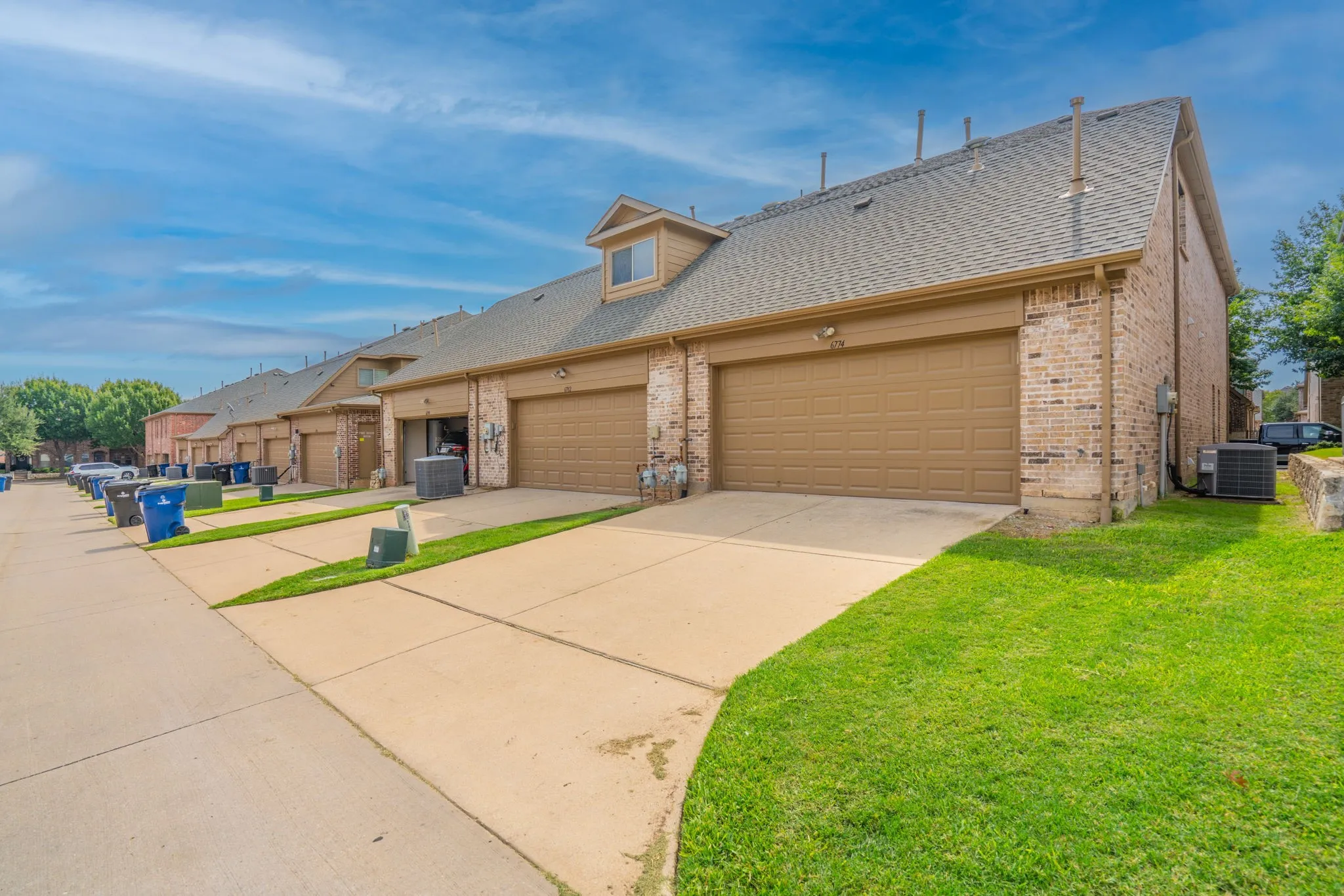 Townhouse For Sale in Collin County , 6774 Cortona Lane, Frisco, Texas 75034, 2 Bedroom, 3 Bathroom, 2 Garage spaces, 1,687 Sqft, built in 2006, mls#21396713, Real Estate Agent in Frisco, Homes For Sale in Collin county, Homes For Sale in Frisco, Realtor in Frisco Texas, Real Estate Brokerage Independent Realty Texas, Luminita Cordes Realtor