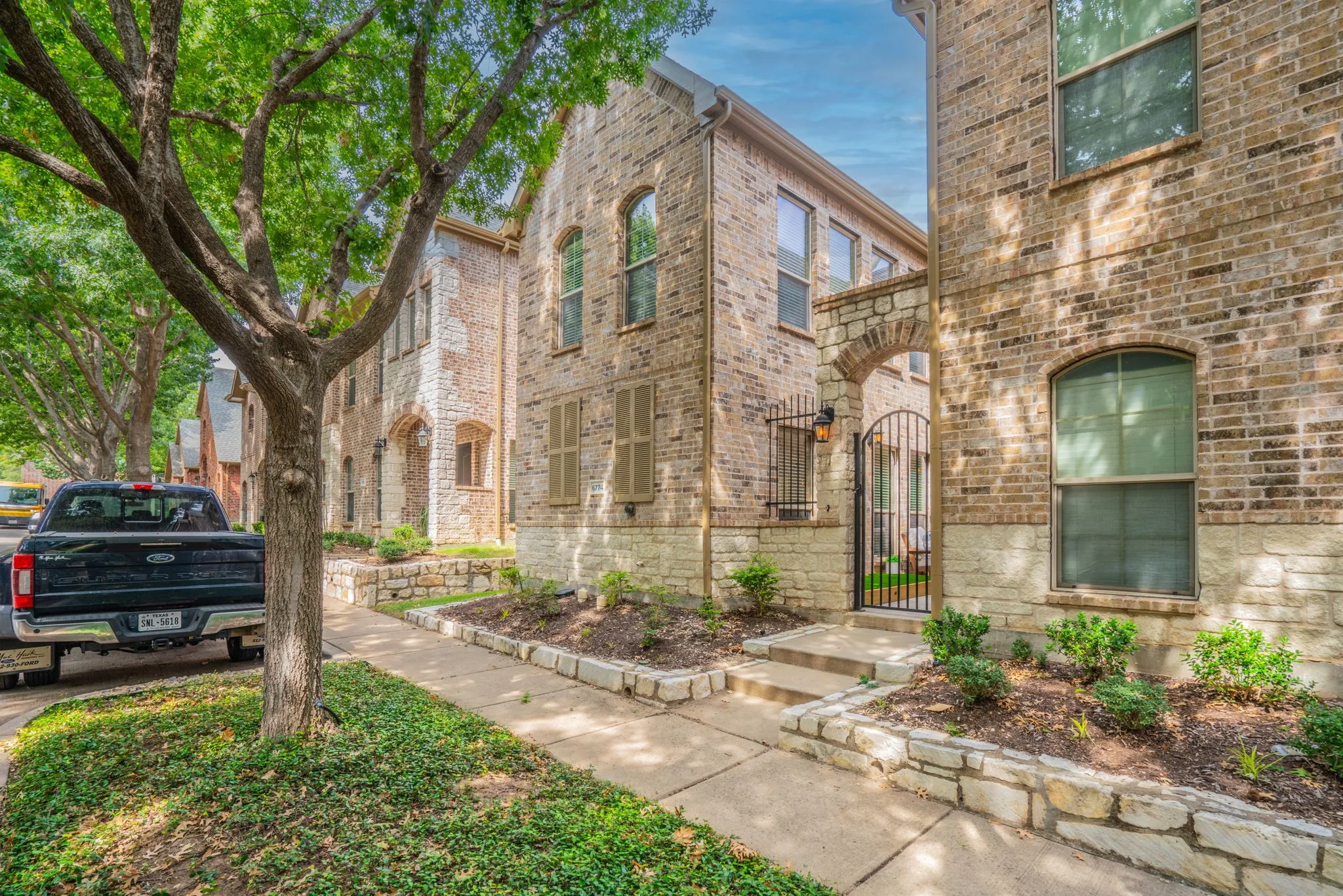 Townhouse For Sale in Collin County , 6774 Cortona Lane, Frisco, Texas 75034, 2 Bedroom, 3 Bathroom, 2 Garage spaces, 1,687 Sqft, built in 2006, mls#21396713, Real Estate Agent in Frisco, Homes For Sale in Collin county, Homes For Sale in Frisco, Realtor in Frisco Texas, Real Estate Brokerage Independent Realty Texas, Luminita Cordes Realtor