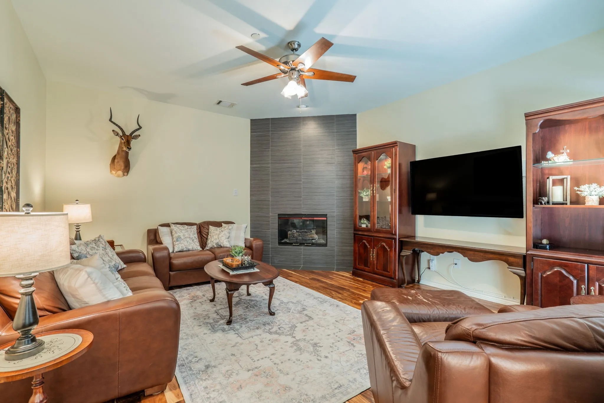 Townhouse For Sale in Collin County , 6774 Cortona Lane, Frisco, Texas 75034, 2 Bedroom, 3 Bathroom, 2 Garage spaces, 1,687 Sqft, built in 2006, mls#21396713, Real Estate Agent in Frisco, Homes For Sale in Collin county, Homes For Sale in Frisco, Realtor in Frisco Texas, Real Estate Brokerage Independent Realty Texas, Luminita Cordes Realtor