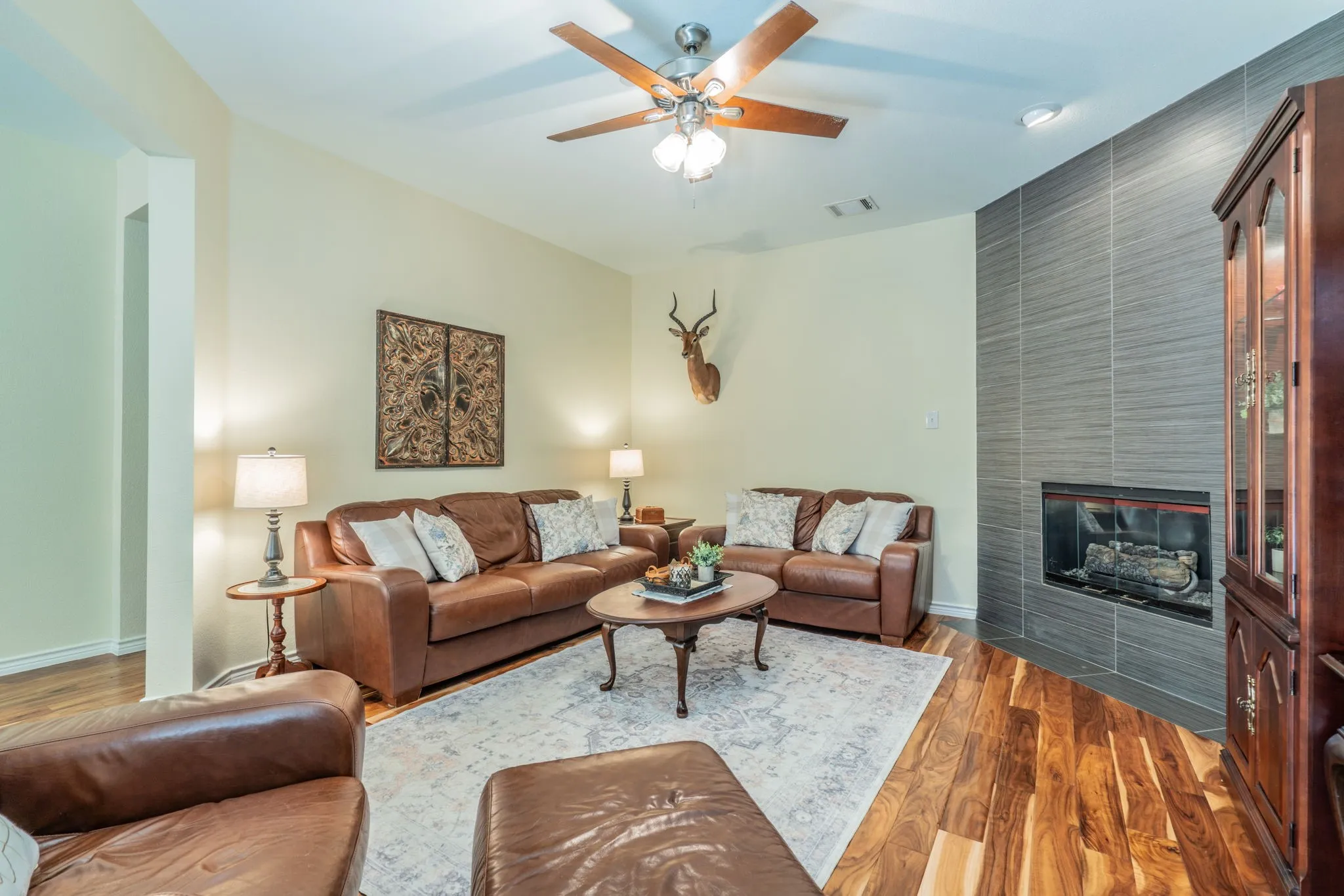 Townhouse For Sale in Collin County , 6774 Cortona Lane, Frisco, Texas 75034, 2 Bedroom, 3 Bathroom, 2 Garage spaces, 1,687 Sqft, built in 2006, mls#21396713, Real Estate Agent in Frisco, Homes For Sale in Collin county, Homes For Sale in Frisco, Realtor in Frisco Texas, Real Estate Brokerage Independent Realty Texas, Luminita Cordes Realtor