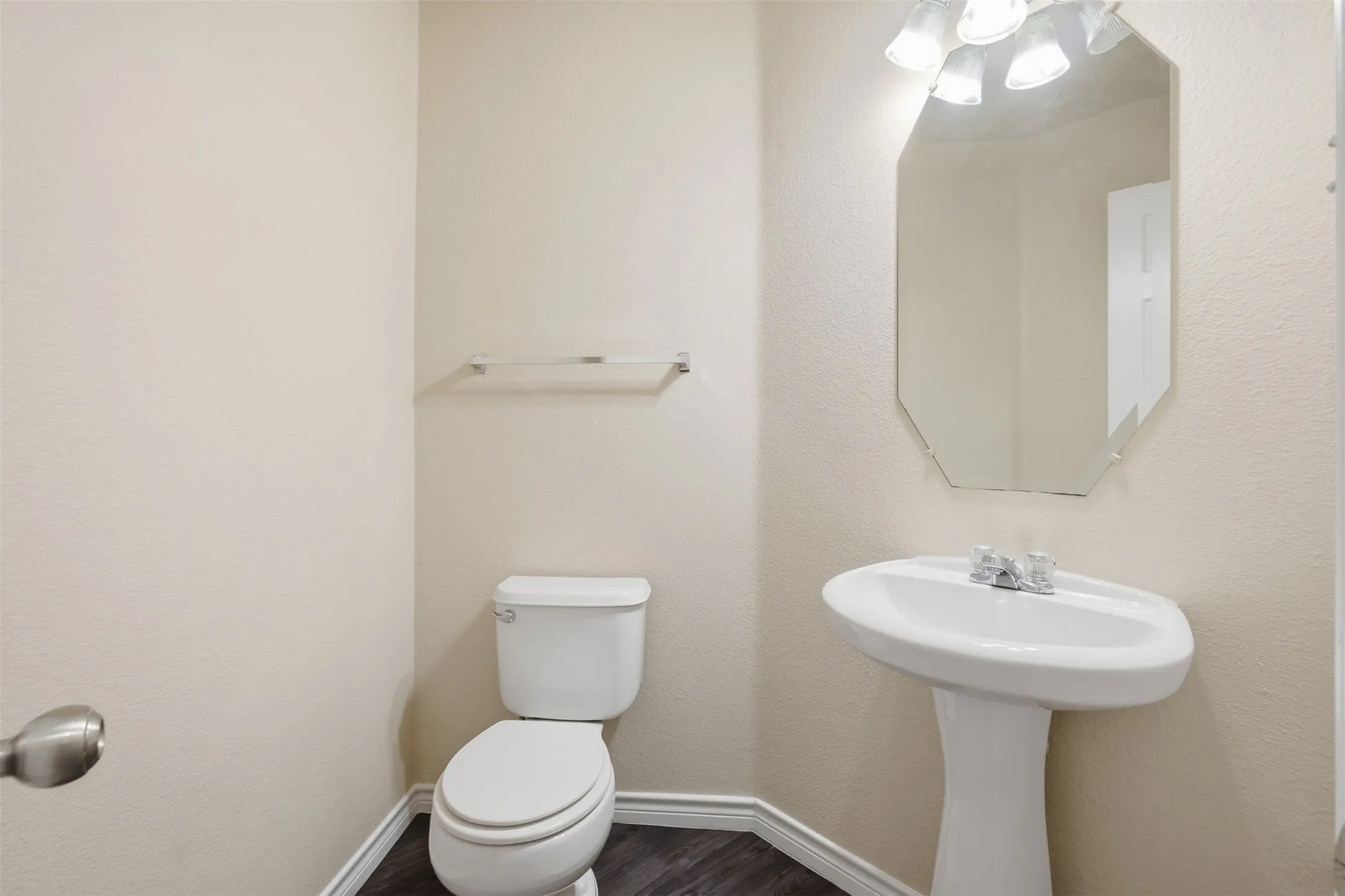 Single Family Residence For Rent in Dallas County , 1159 Tomahawk Drive, Dallas, Texas 75253, 4 Bedroom, 3 Bathroom, 2 Garage spaces, 2,341 Sqft, built in 2006, mls#21388054, Real Estate Agent in Dallas, Homes For Rent in Dallas county, Homes For Rent in Dallas, Realtor in Dallas Texas, Real Estate Brokerage Independent Realty Texas, Luminita Cordes Realtor