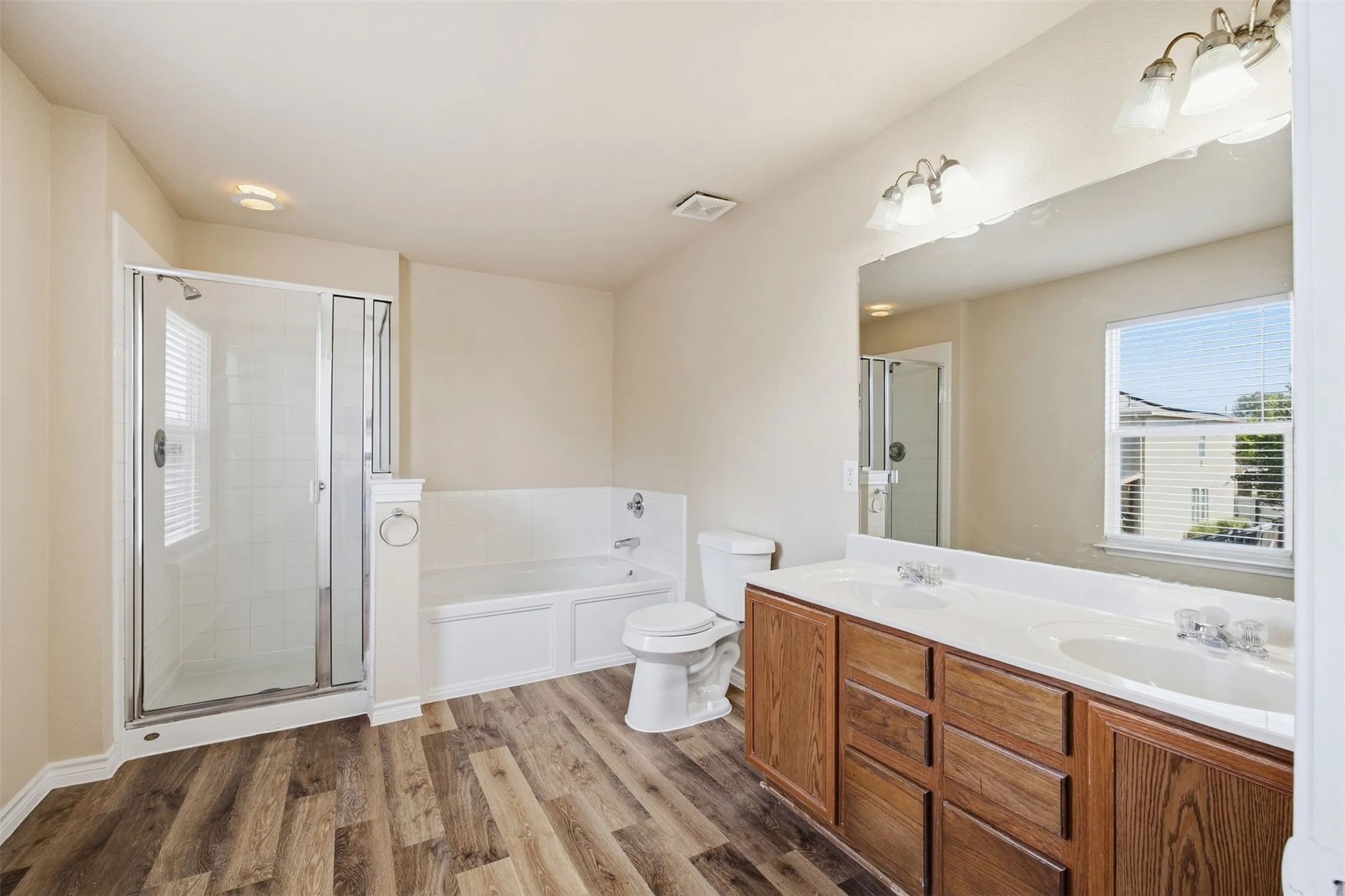 Single Family Residence For Rent in Dallas County , 1159 Tomahawk Drive, Dallas, Texas 75253, 4 Bedroom, 3 Bathroom, 2 Garage spaces, 2,341 Sqft, built in 2006, mls#21388054, Real Estate Agent in Dallas, Homes For Rent in Dallas county, Homes For Rent in Dallas, Realtor in Dallas Texas, Real Estate Brokerage Independent Realty Texas, Luminita Cordes Realtor