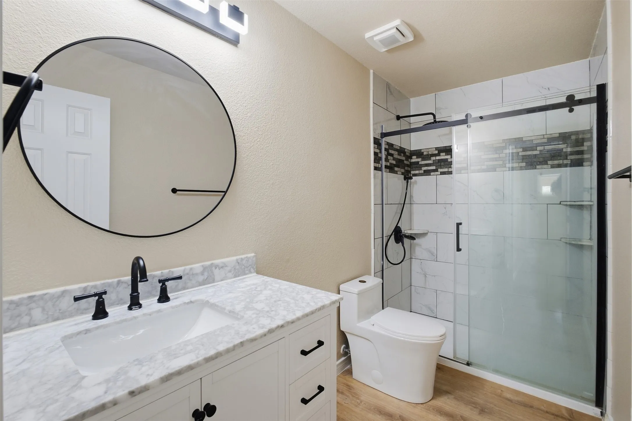 Single Family Residence For Rent in Dallas County , 1159 Tomahawk Drive, Dallas, Texas 75253, 4 Bedroom, 3 Bathroom, 2 Garage spaces, 2,341 Sqft, built in 2006, mls#21388054, Real Estate Agent in Dallas, Homes For Rent in Dallas county, Homes For Rent in Dallas, Realtor in Dallas Texas, Real Estate Brokerage Independent Realty Texas, Luminita Cordes Realtor