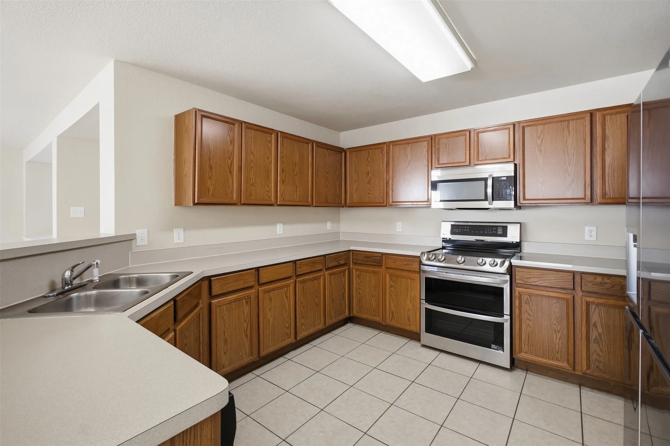 Single Family Residence For Rent in Dallas County , 1159 Tomahawk Drive, Dallas, Texas 75253, 4 Bedroom, 3 Bathroom, 2 Garage spaces, 2,341 Sqft, built in 2006, mls#21388054, Real Estate Agent in Dallas, Homes For Rent in Dallas county, Homes For Rent in Dallas, Realtor in Dallas Texas, Real Estate Brokerage Independent Realty Texas, Luminita Cordes Realtor