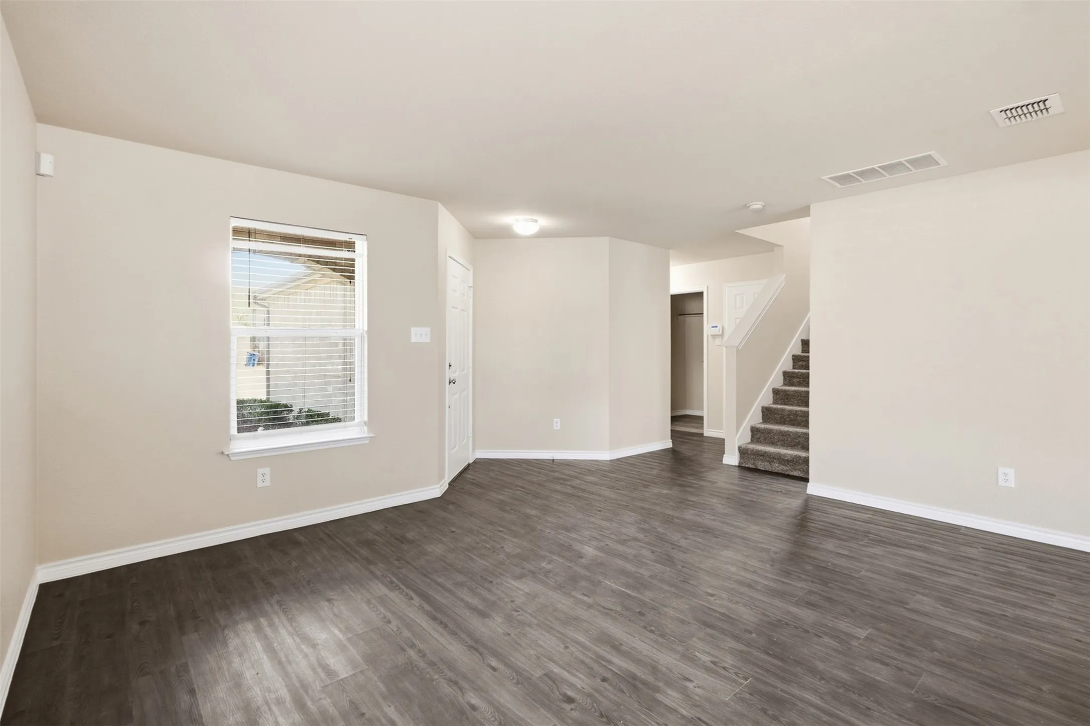 Single Family Residence For Rent in Dallas County , 1159 Tomahawk Drive, Dallas, Texas 75253, 4 Bedroom, 3 Bathroom, 2 Garage spaces, 2,341 Sqft, built in 2006, mls#21388054, Real Estate Agent in Dallas, Homes For Rent in Dallas county, Homes For Rent in Dallas, Realtor in Dallas Texas, Real Estate Brokerage Independent Realty Texas, Luminita Cordes Realtor